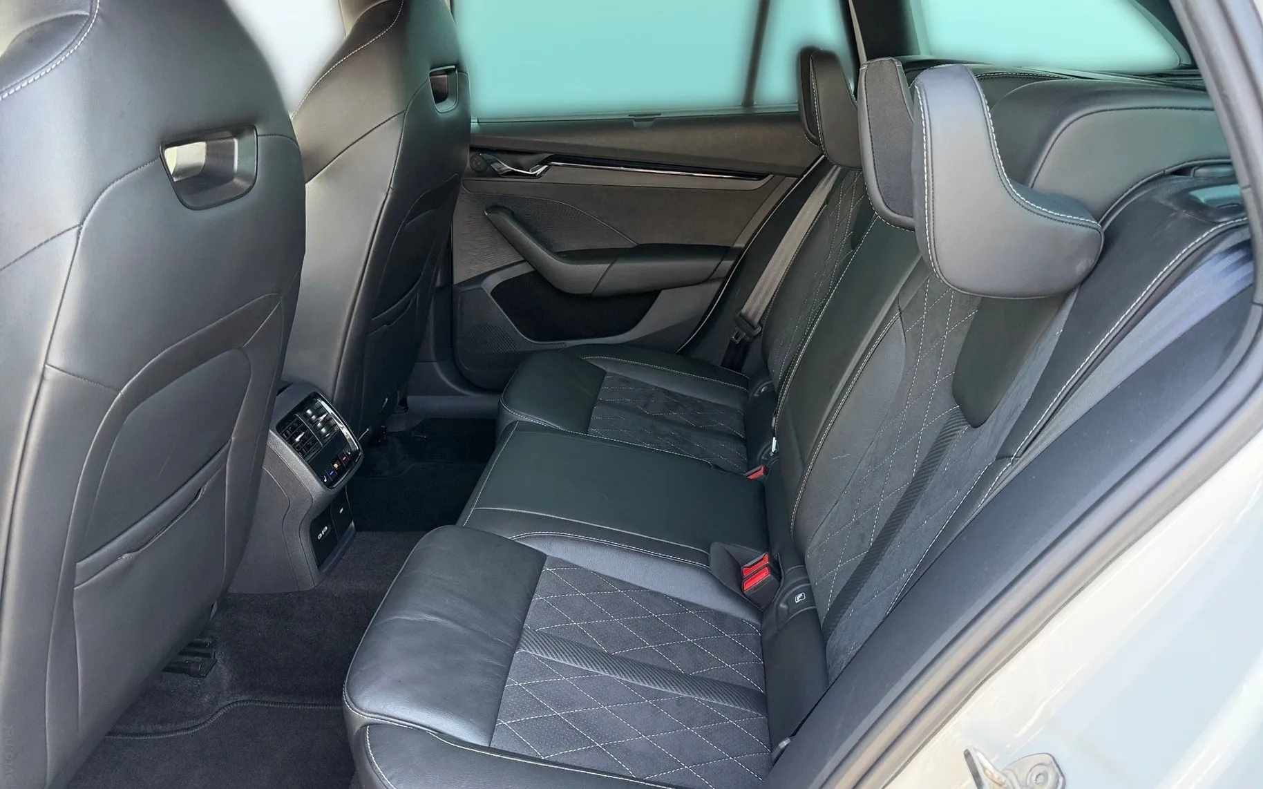 Notranja slika - Škoda Octavia - Combi 2.0 TDI RS DSG-Vl. kljuka-Mrtvi kot-Webasto - 11