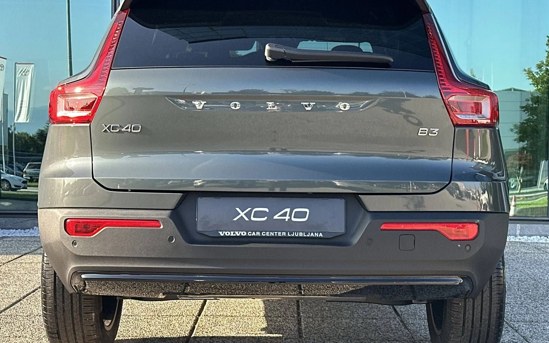 Zunanja slika - Volvo XC40 - B3 P Plus Dark AT DCT 3 leta garancije + 3 servi.. - 6