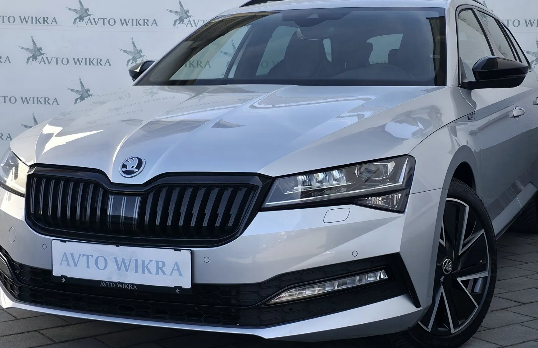 Zunanja slika - Škoda Superb - 2.0TDI DSG Sportline Combi MATRIX•MEMORY•KLJUKA•18 - 2