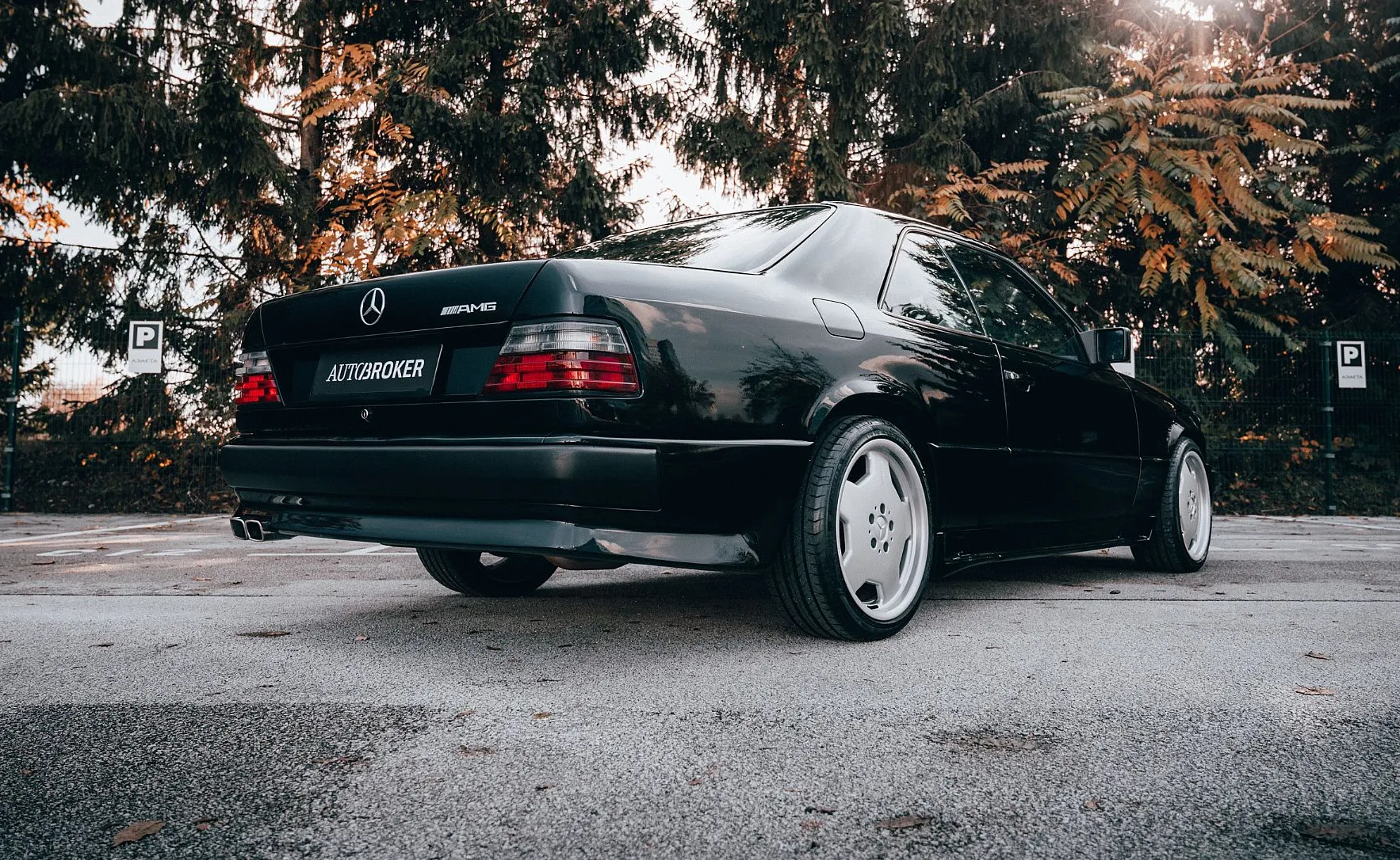 Zunanja slika - Mercedes-Benz E-Razred - CE300 AMG Usnje Starodobnik Strešno okno Klima - 3