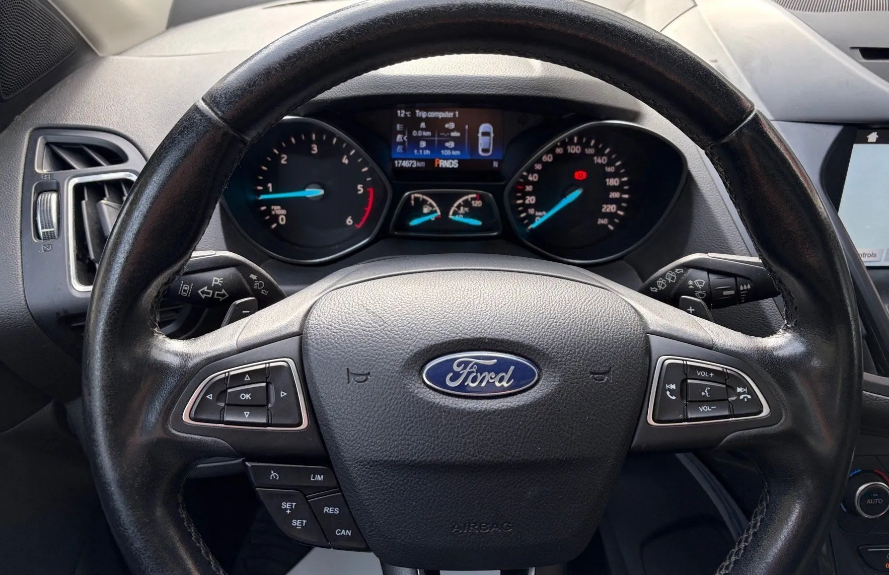 Zunanja slika - Ford Kuga - TITANIUM 4x4 2.0 TDCi Powershift-REDNO SERIVISRAN - 15