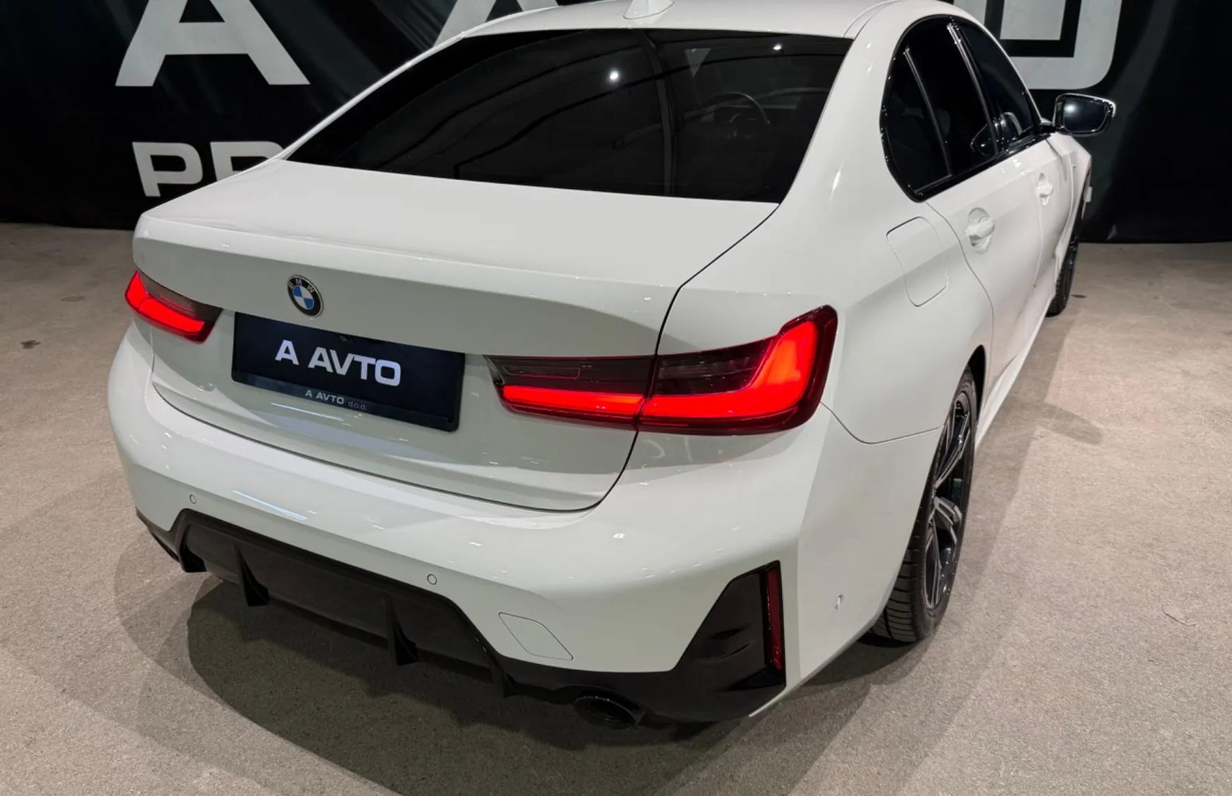 Zunanja slika - BMW Serija 3 - : 320d Avt. M Sport-WIDESCREEN-HIFI-ACC - 6