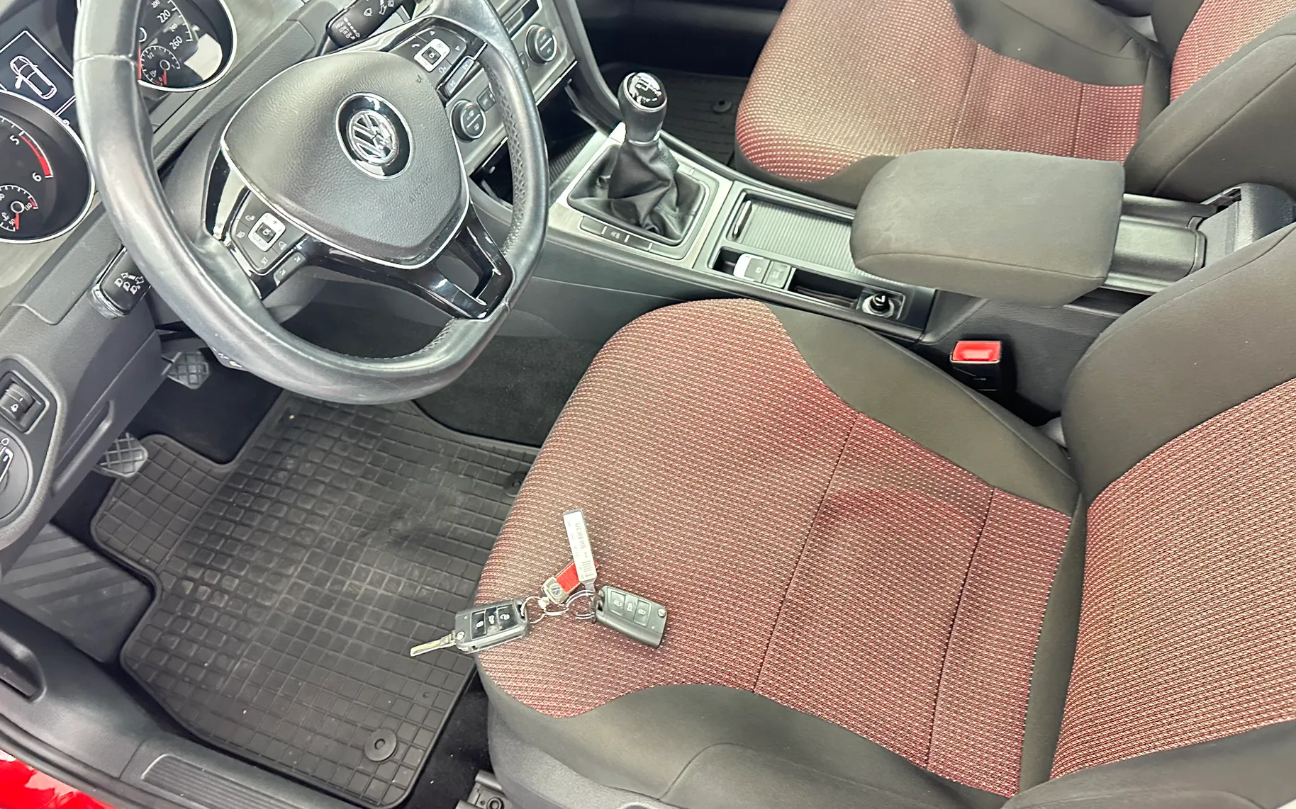 Zunanja slika - Volkswagen Golf - 1.6 TDI BMT,SLOVENSKI,166.000 KM,PRVI LASTNIK, - 17