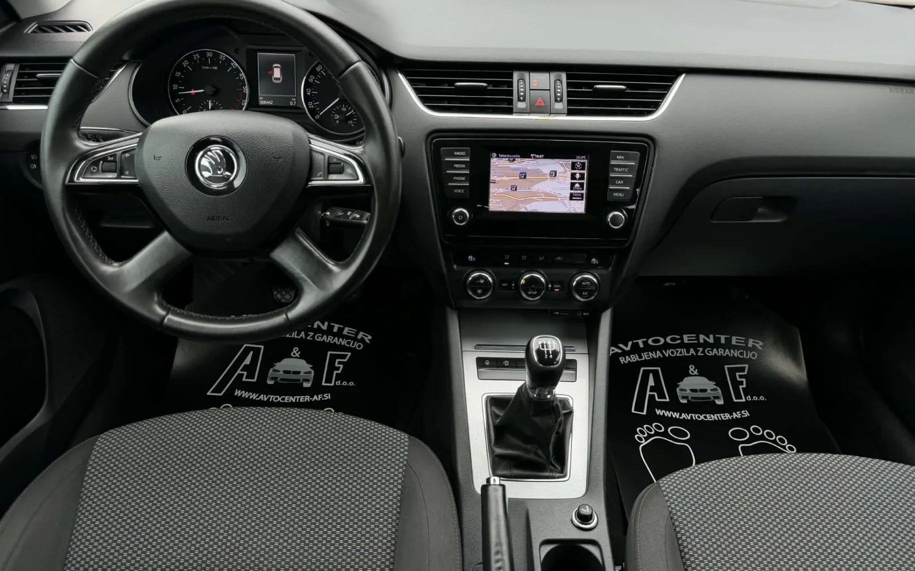 Notranja slika - Škoda Octavia - 1.6 TDI-NAVIGACIJA-LIZING ZA TUJCE-TEMPOMAT - 9