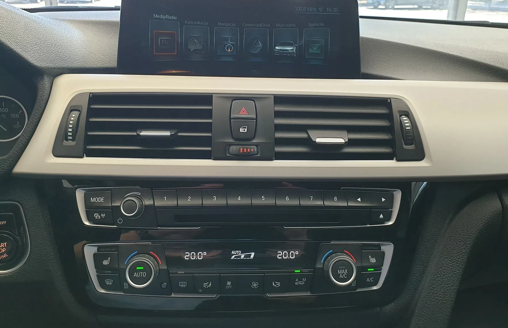 Zunanja slika - BMW Serija 3 - Touring: 318d Touring KEYLES|LED|VELIKA NAVI|PDC|GR.SEDE - 15