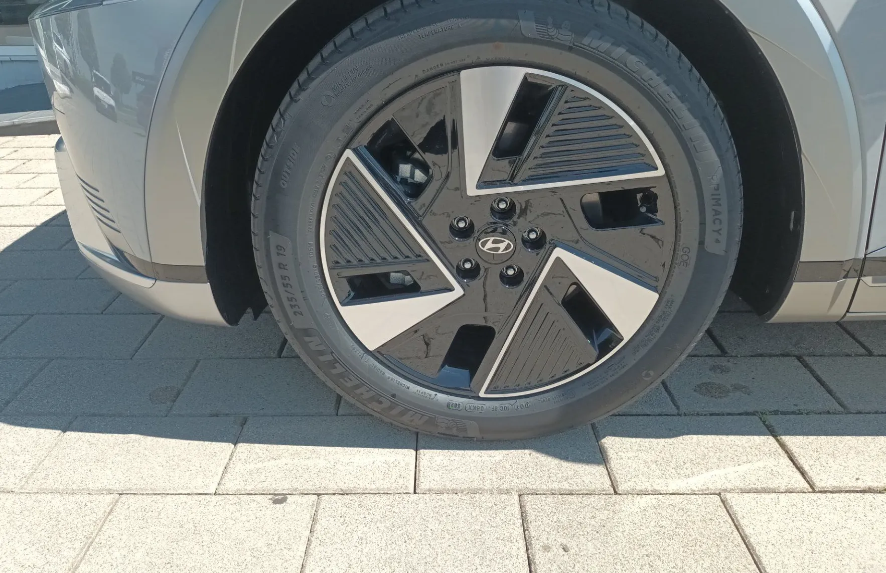 Zunanja slika - Hyundai Ioniq 5 - PREMIUM 168 kW 84kWh topl.črp..el.kljuke - 3