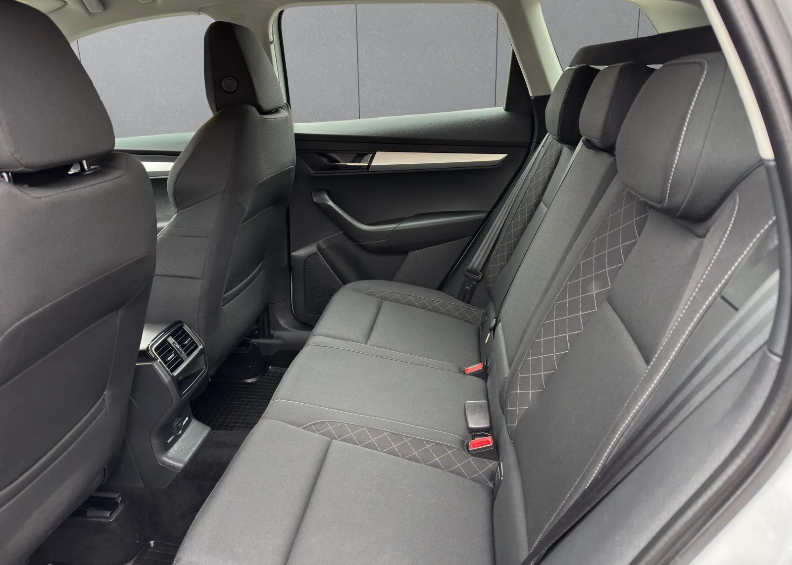 Zunanja slika - Škoda Karoq - 4x4 2,0 TDI DSG - 7