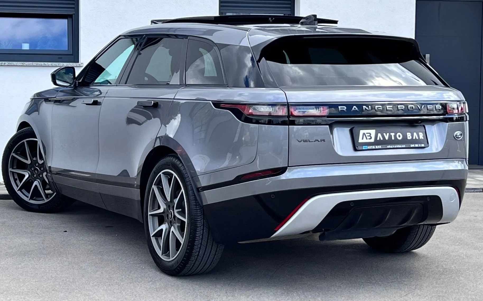 Notranja slika - Land Rover Range Rover Velar - R-DYNAMIC+SLO+1.LAST+MATRIX+3D+ACC+AWD+HF-FI... - 8