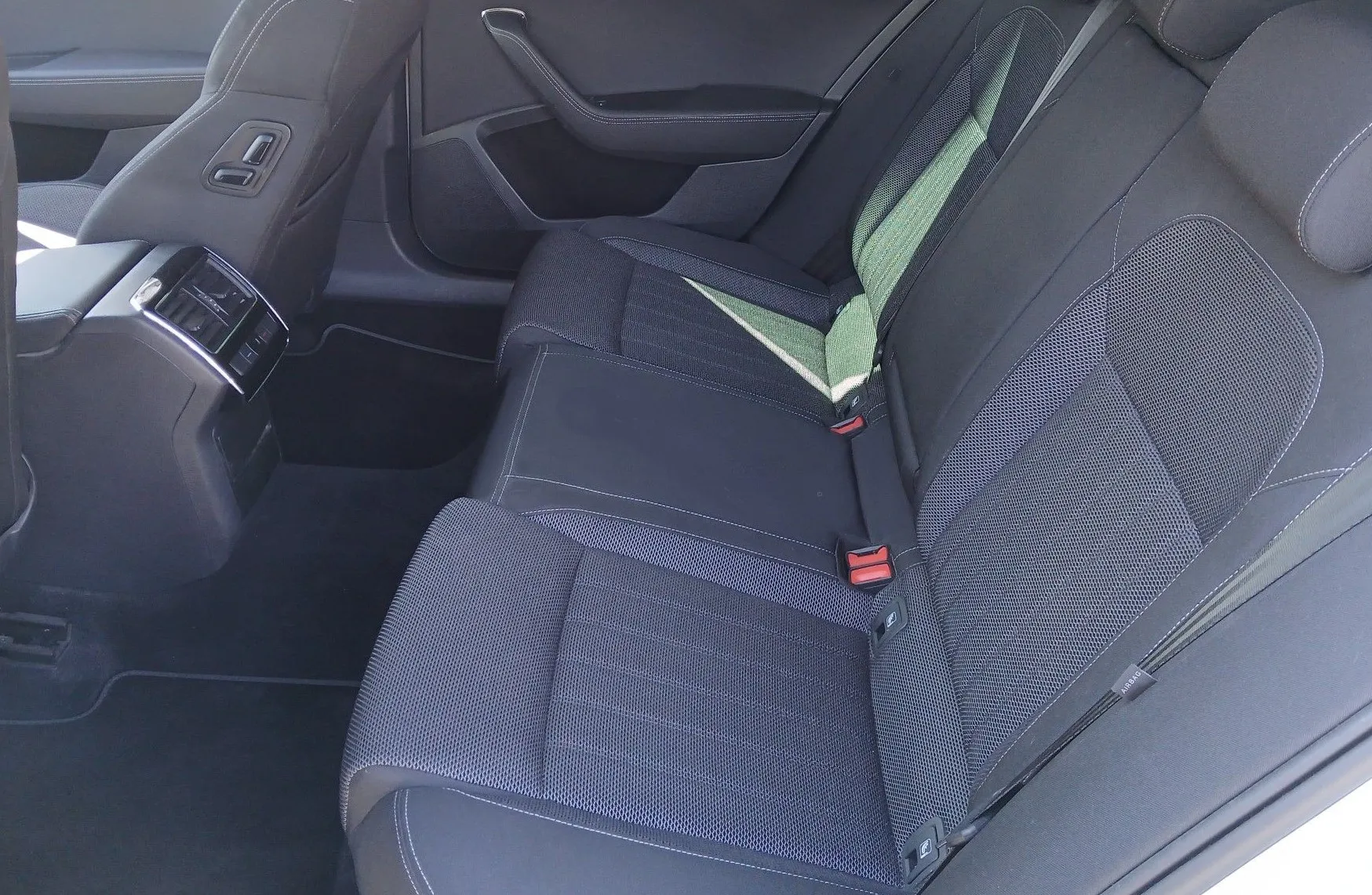 Zunanja slika - Škoda Superb - 2.0 TDI Combi Style DSG 110 kW - 4
