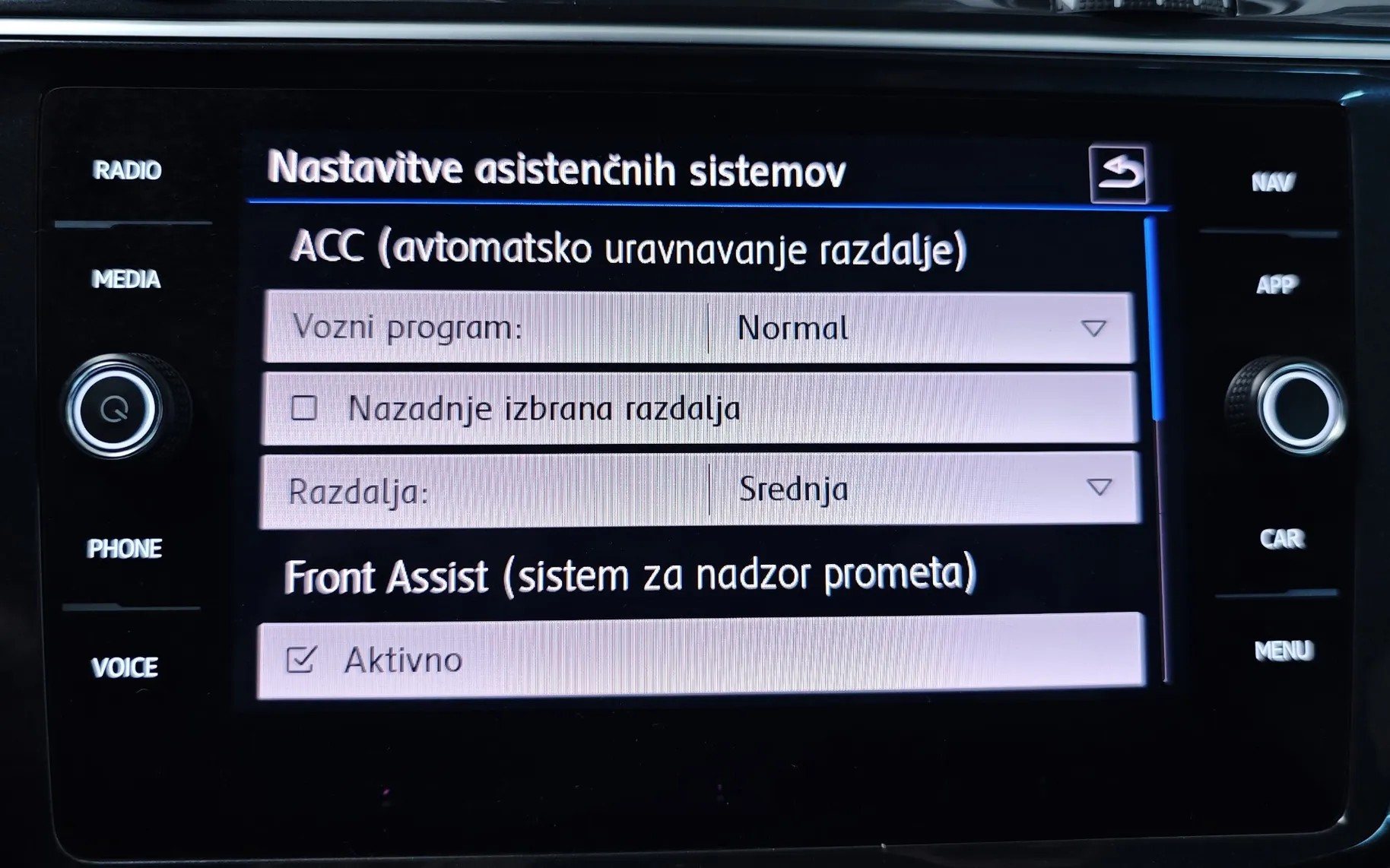 Zunanja slika - VW Tiguan - 2.0 TDI SCR BMT Comfort Edition 110kW DSG NAVI ACC - 14