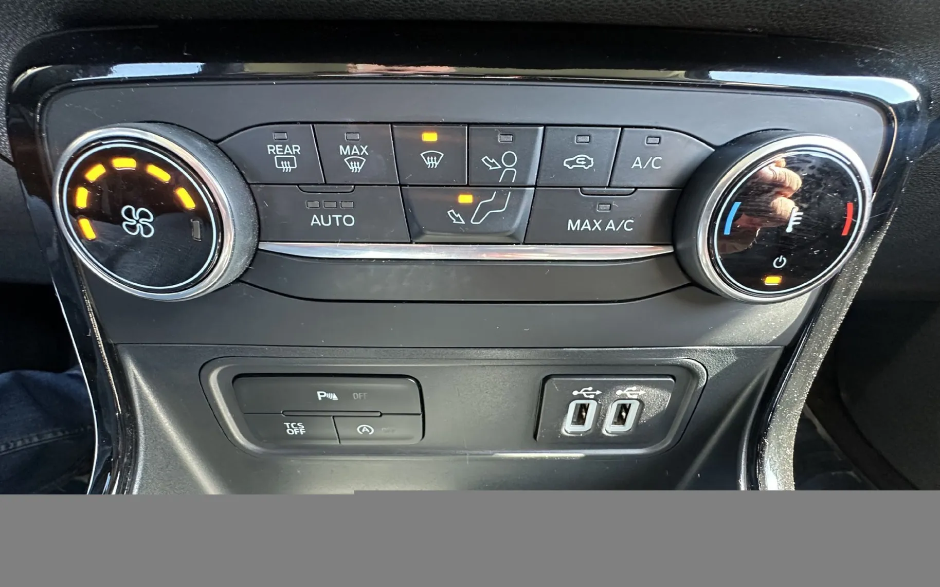 Zunanja slika - Ford Ecosport - 1.0 EcoBoost Titanium.KAMERA.NAVI.USNJE - 10