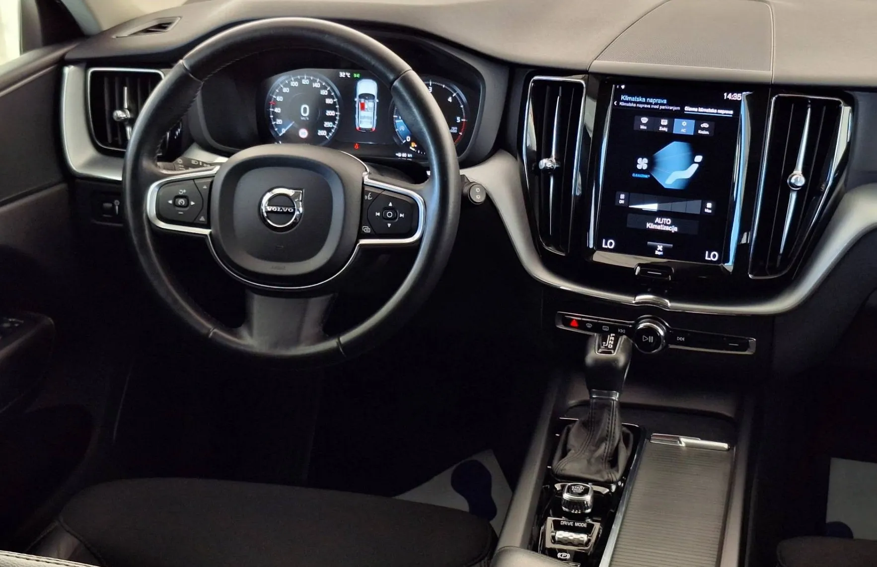 Zunanja slika - Volvo XC60 - D4 AWD Aut. Momentum•PDC•ALU19•VIRTUAL•... - 10
