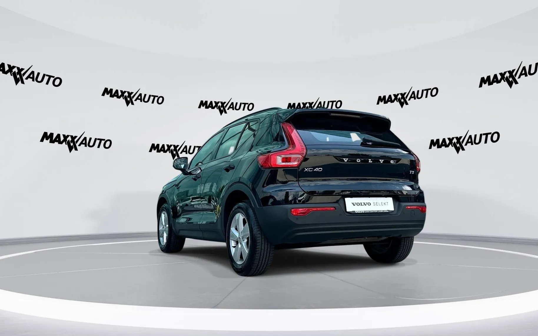 Notranja slika - Volvo XC40 - T3 Momentum Avt - 7