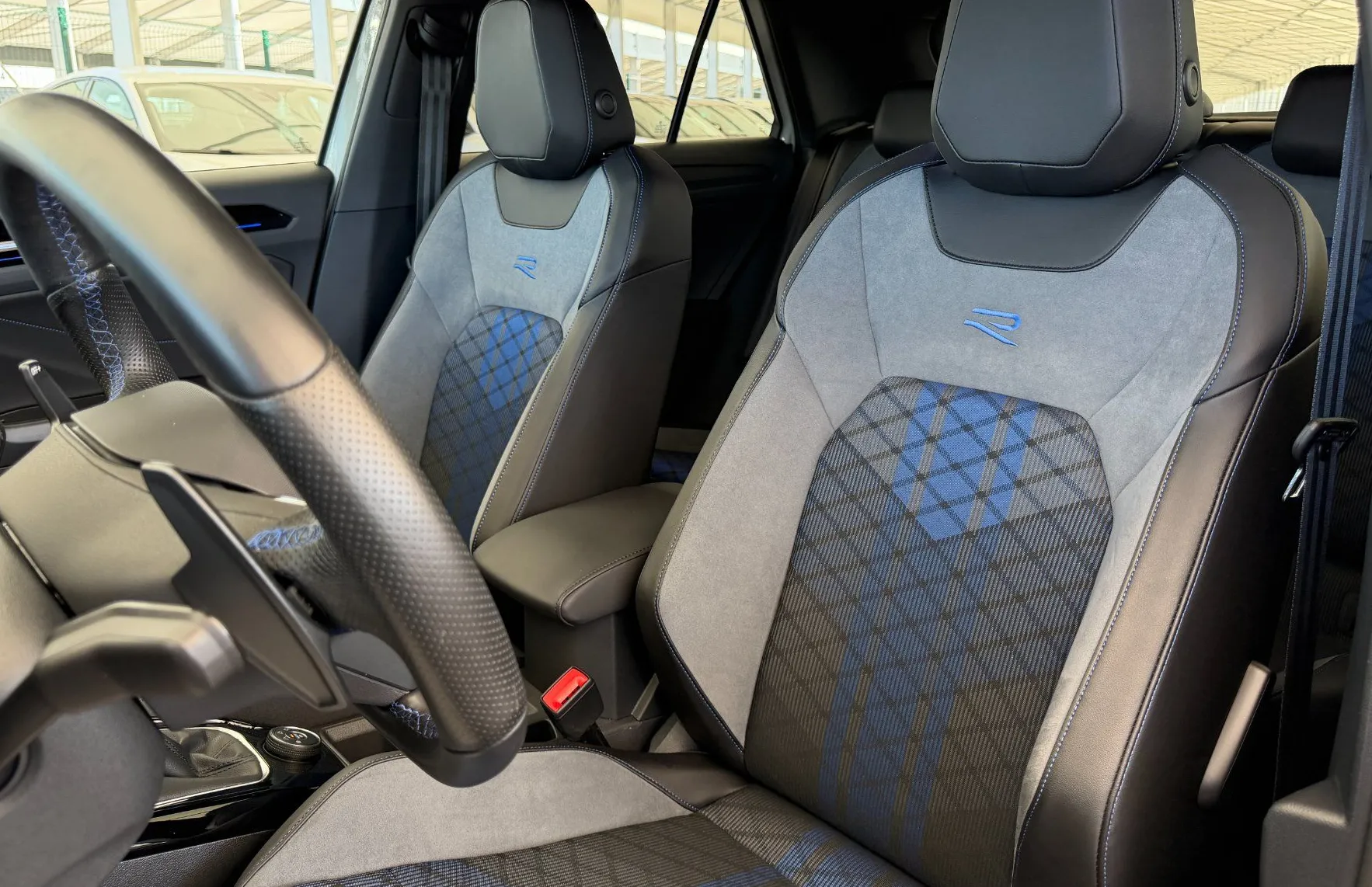 Zunanja slika - Volkswagen T-Roc - R 2.0 TSI 4MOTION DSG-MATRIX LED-EASY OPEN-KAMERA - 9