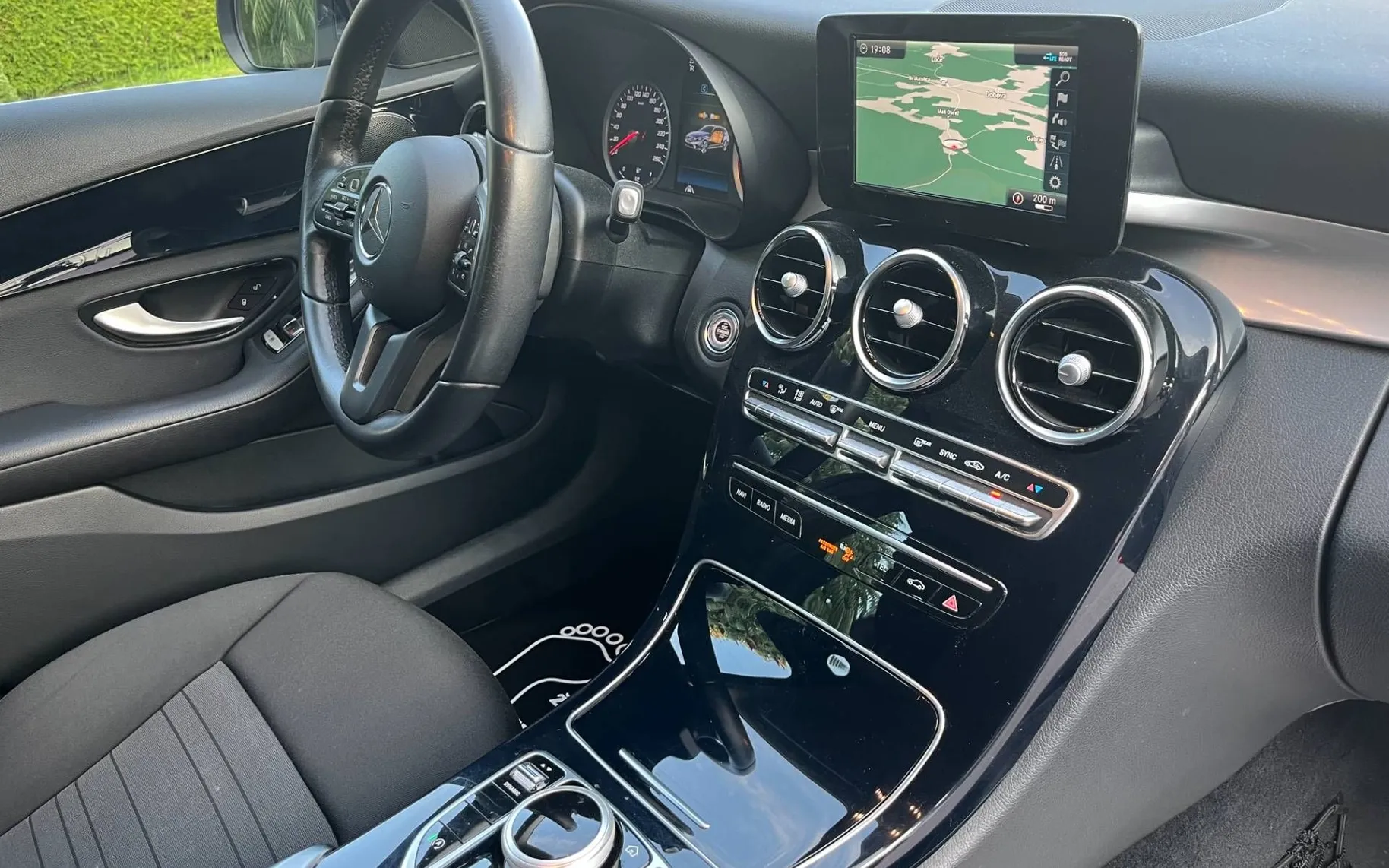 Notranja slika - Mercedes-Benz C-Razred - C 180 d-1 LASTNIK-98000 Km-ALU-NAVI-KAM-ODLIČEN - 10