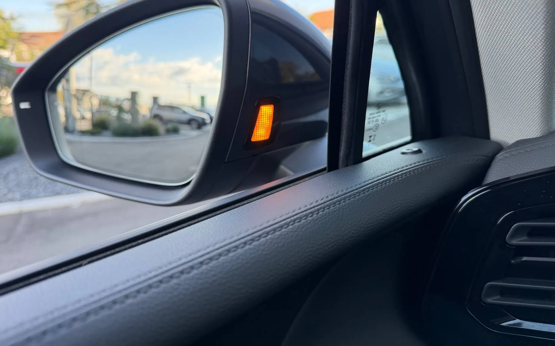 Zunanja slika - Volkswagen Tiguan - 1.5 eTSI BMT 4ALL DSG-IQ Light-360 kamera-Vl.kljuk - 6