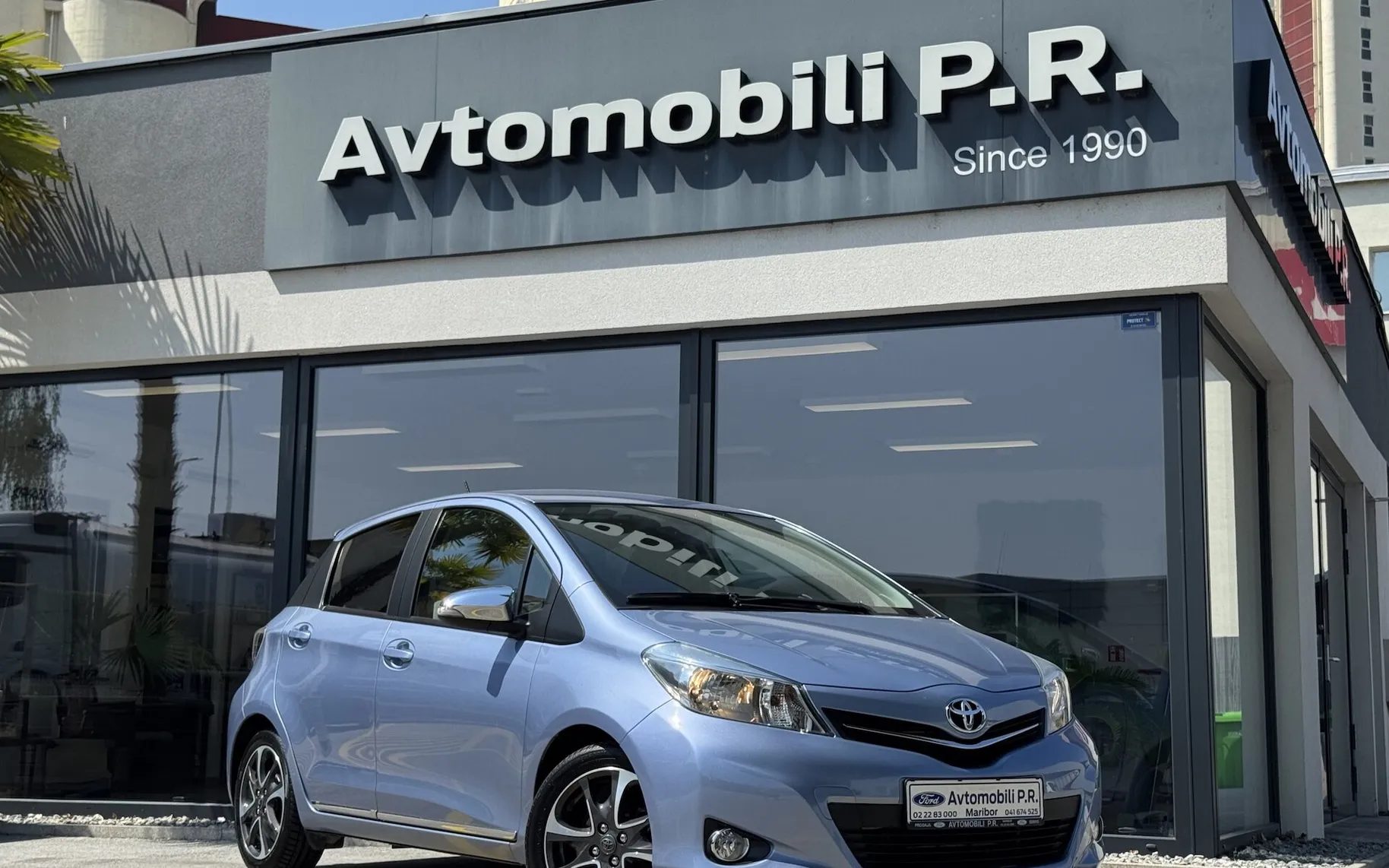 Zunanja slika - Toyota Yaris - 1.33 VVT-i Luna SLO 6 PRESTAV 2 KOMPLETA PLATIŠČ - 3