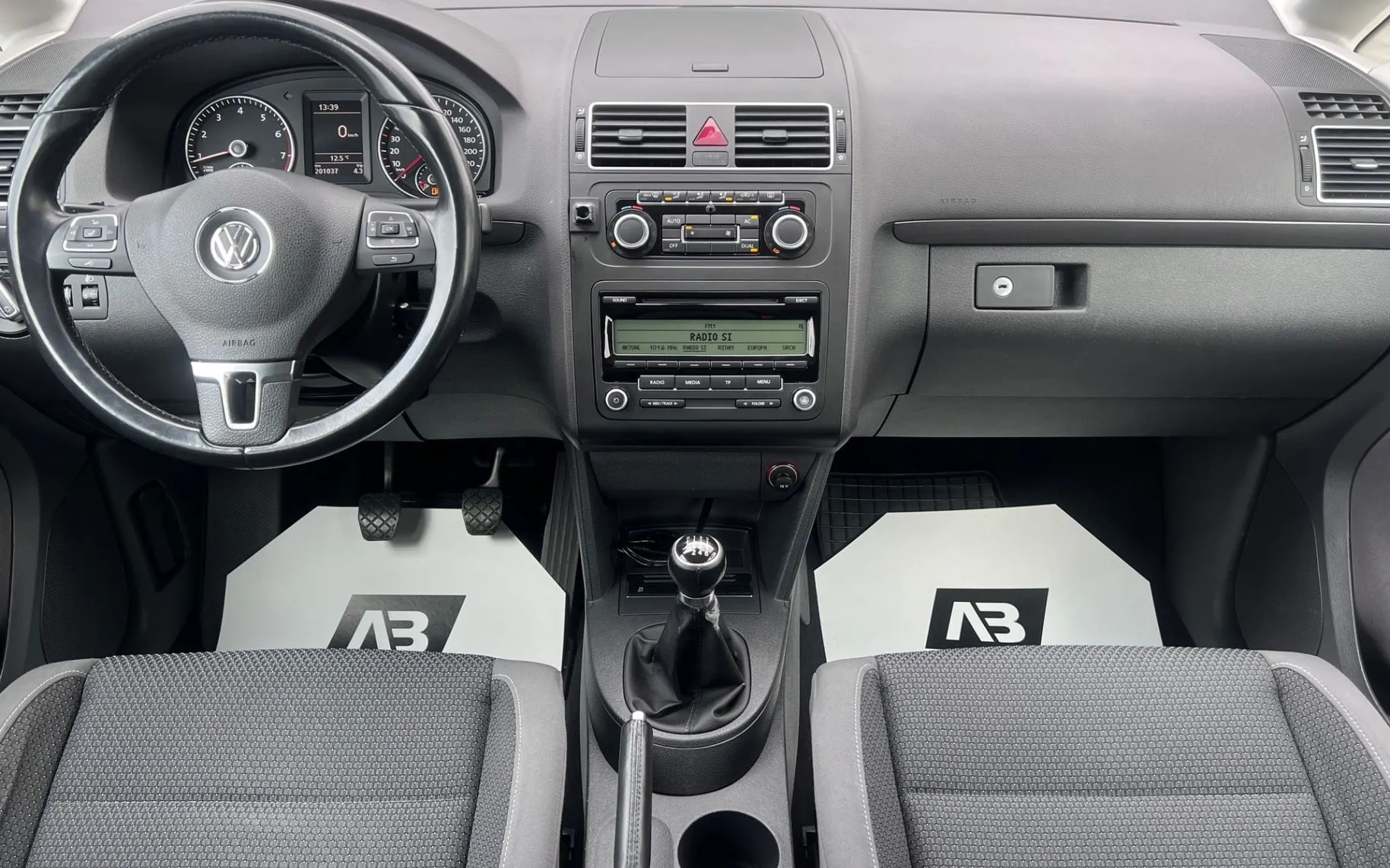 Notranja slika - Volkswagen Touran - 1.2 TSI Comfortline+PDC+TEPM+BLUETOOT - 12