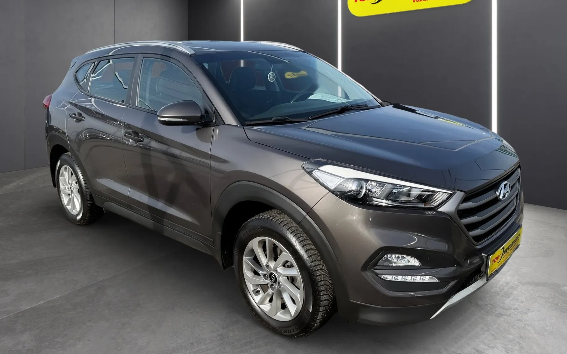 Zunanja slika - Hyundai Tucson - 1.6 GDI 1.LASTNIK SLO VOZILO TEMPOMAT PDC KAMERA - 9