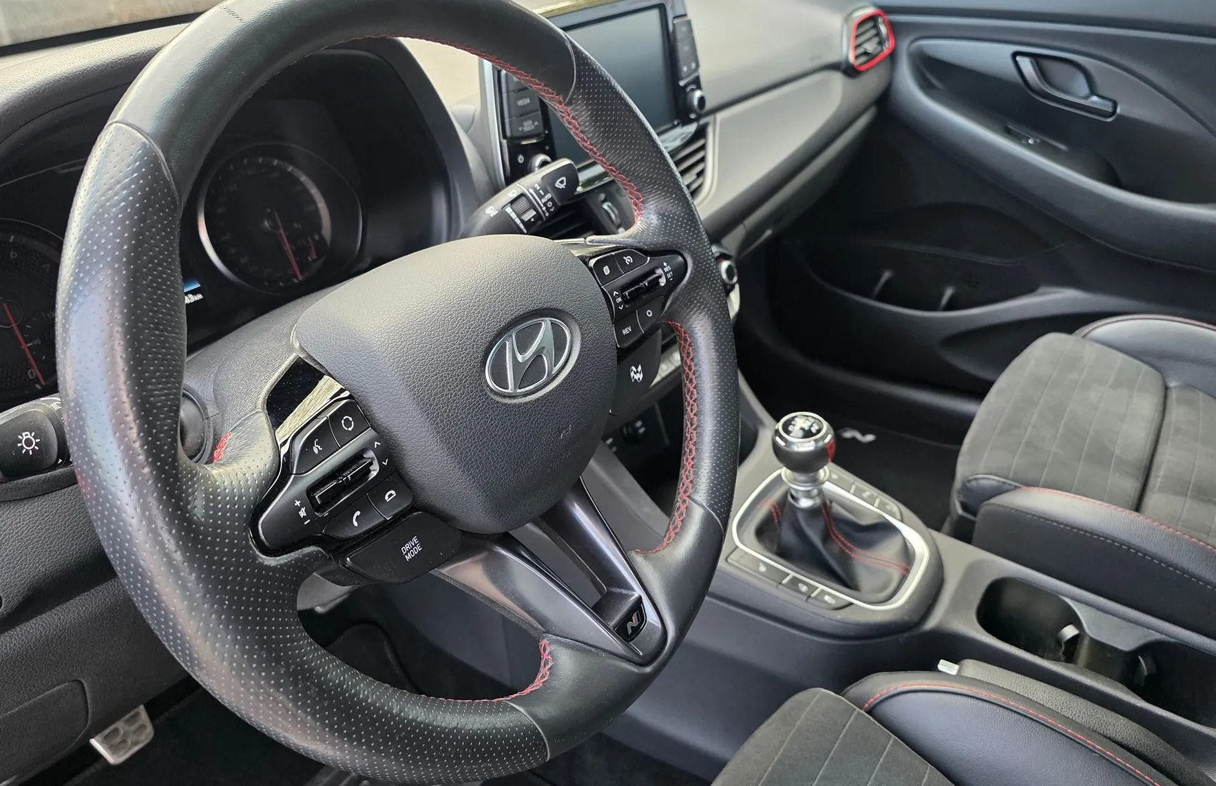Zunanja slika - Hyundai i30 Fastback - N 2.0 T-GDI 275 PERFORMACE LED-KAMERA-ALU19-1.LAST - 14
