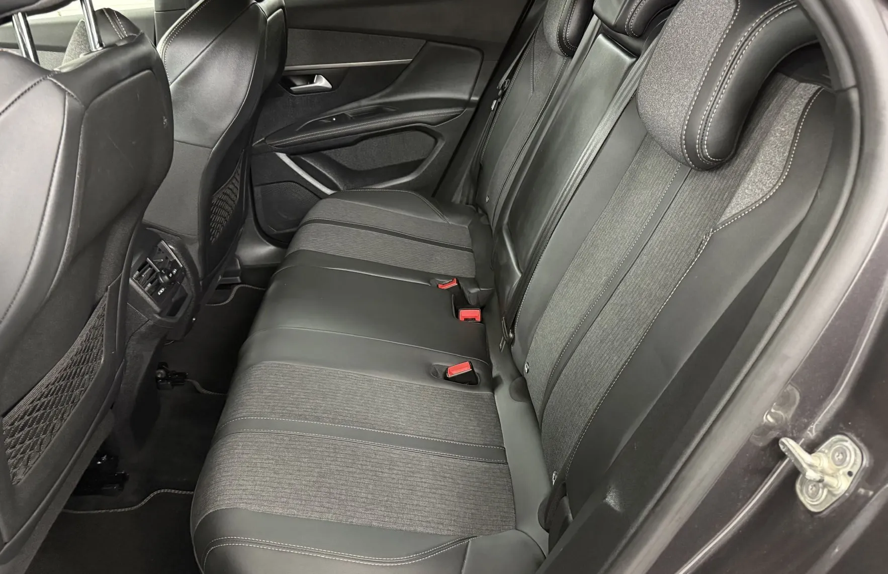 Zunanja slika - Peugeot 3008 - 1.6 THP 180 S S EAT8 GT Line.KAMERA.LED.NAVI.USNJE - 10