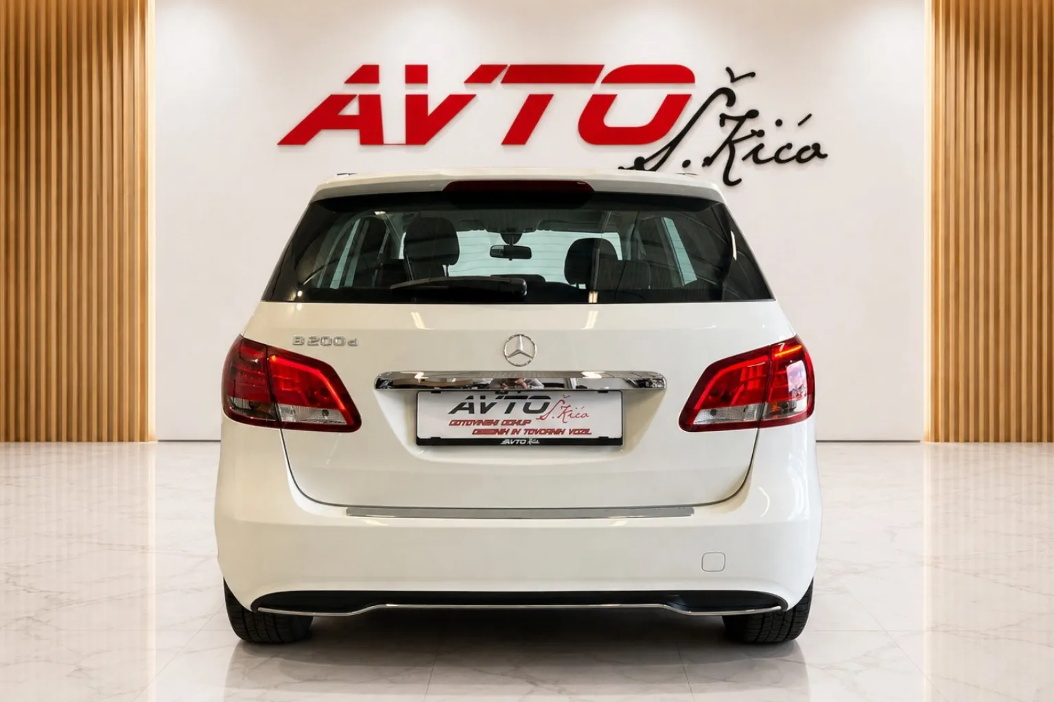 Notranja slika - Mercedes-Benz B-Razred - 200 d-AVTOMATIK-SPORT-LED-KAMERA-NAVI-TEMPOMAT - 8
