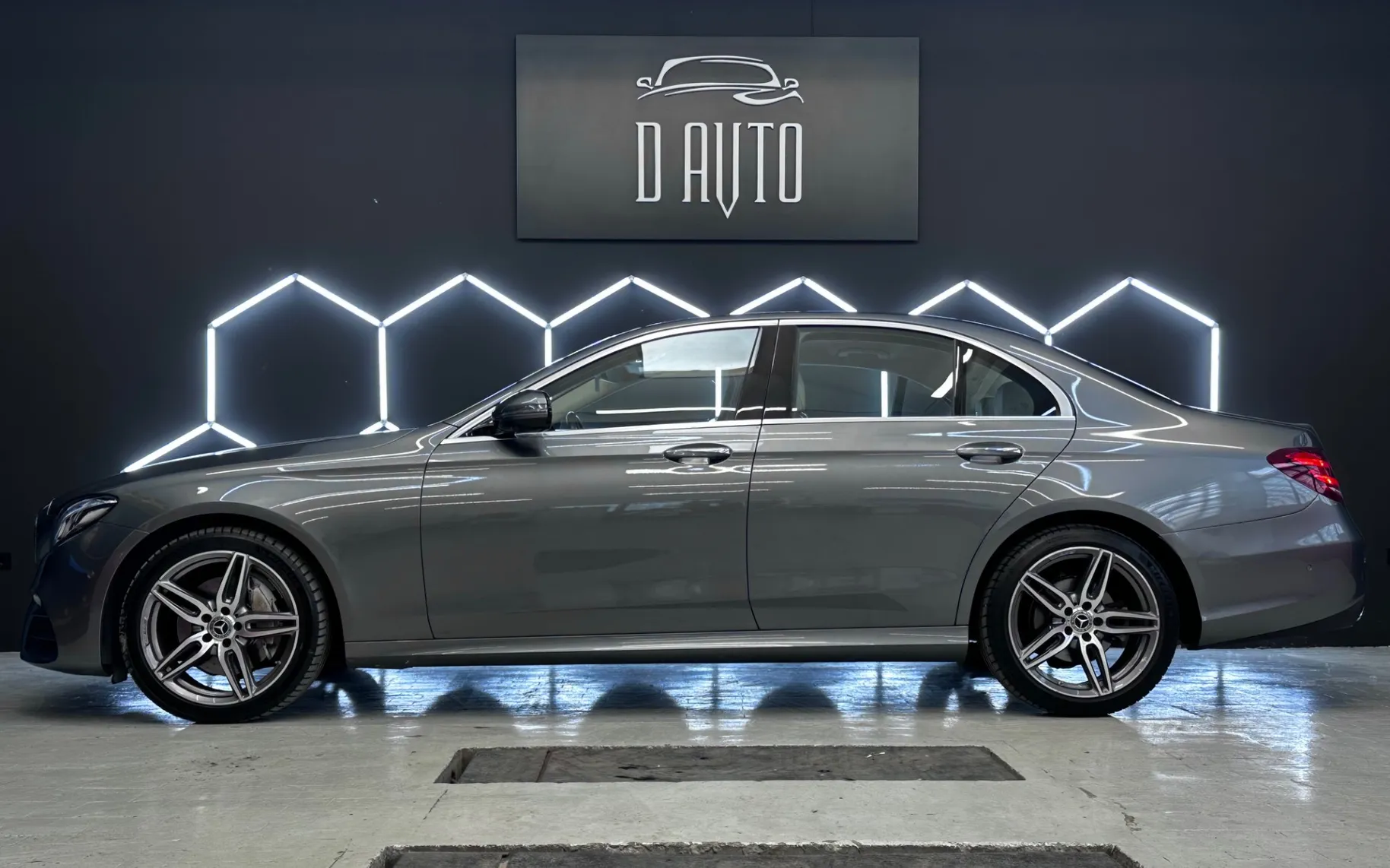 Zunanja slika - Mercedes-Benz E-Razred - E 220 d 4MATIC AMG+MULTIBEAM+VIRTUAL+360KAMERA+19” - 4
