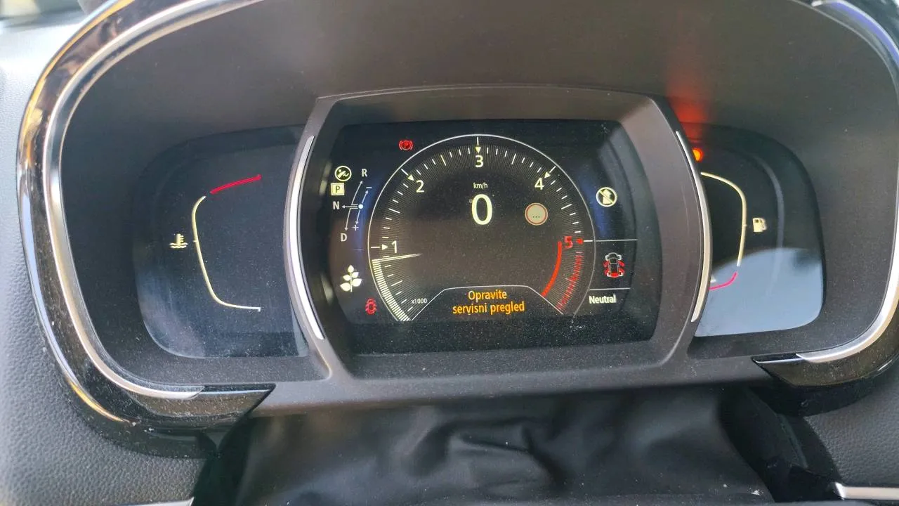 Notranja slika - Renault Espace - 1.6 DCI / AUT. - 17