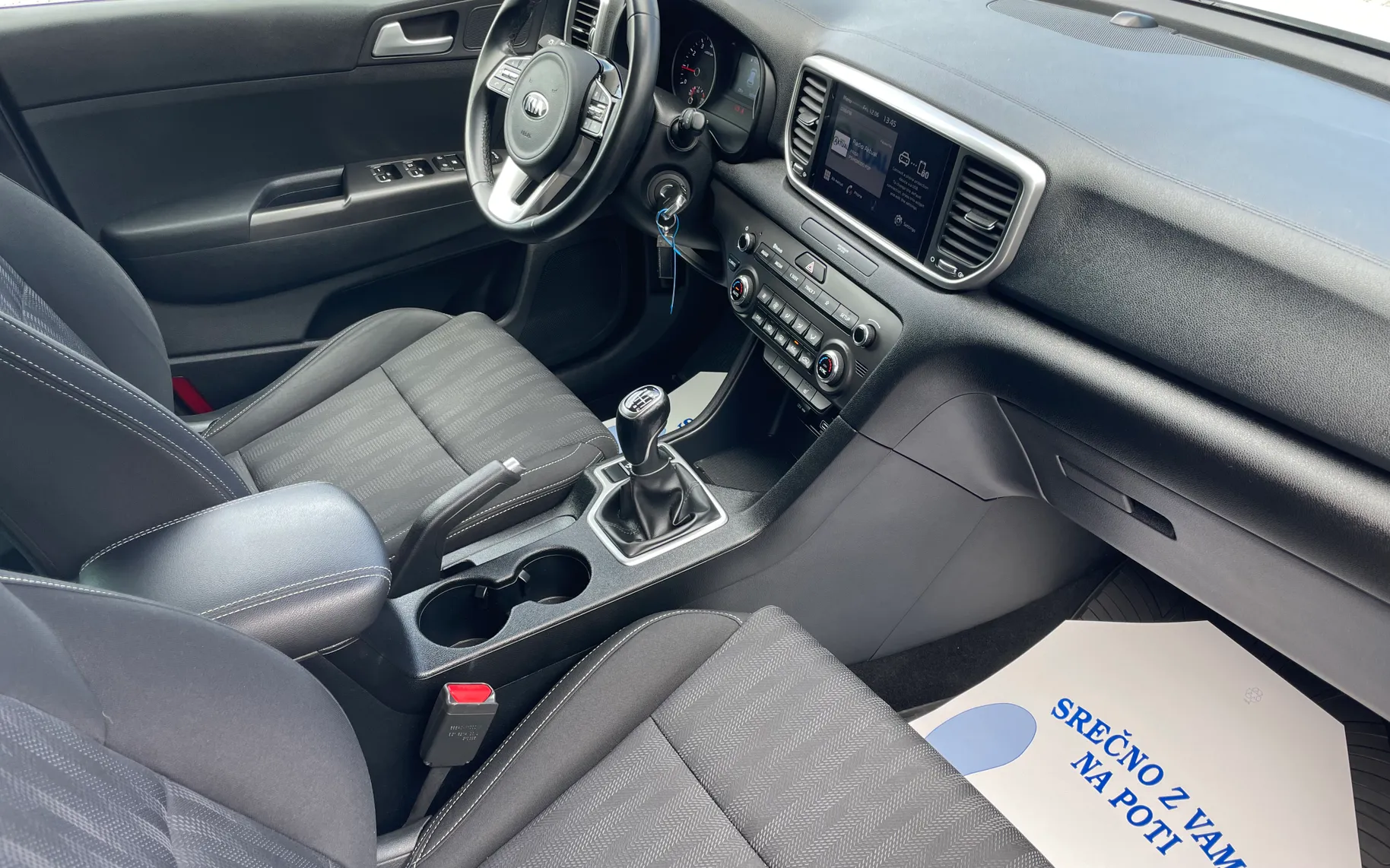 Notranja slika - KIA Sportage - 2WD 1,6 GDI LX Edition ISG - 8