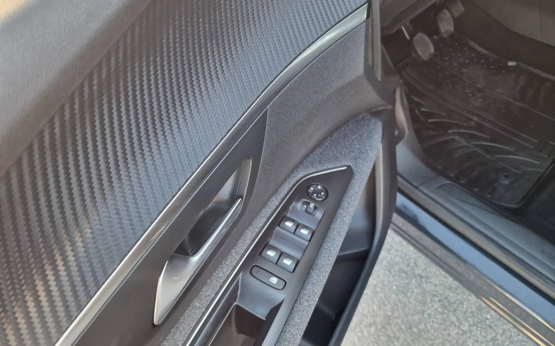 Notranja slika - Peugeot 3008 - 1.6 BlueHDI NA KREDIT BREZ POLOGA - 10