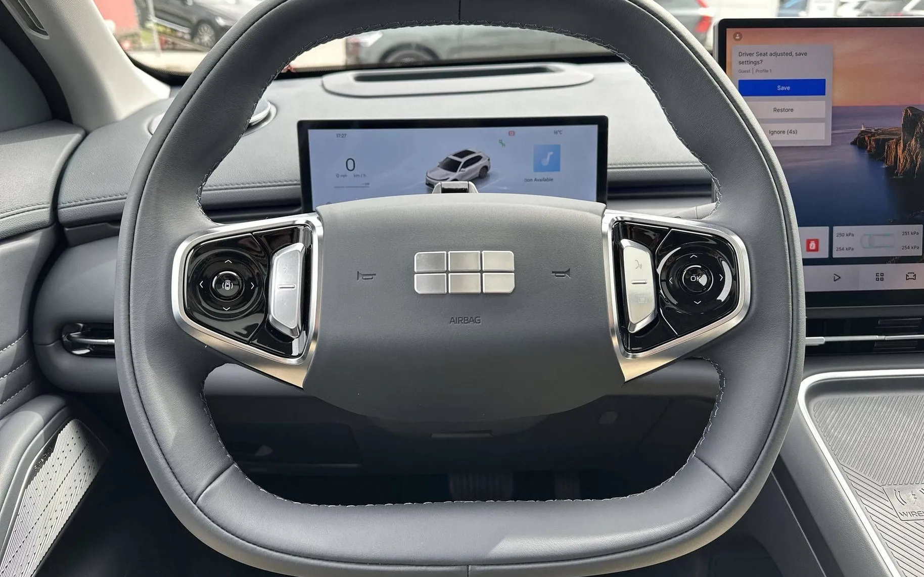 Notranja slika - Geely StarRay EM-i - Plug-In Hybrid 1.5 Max Avt - 14