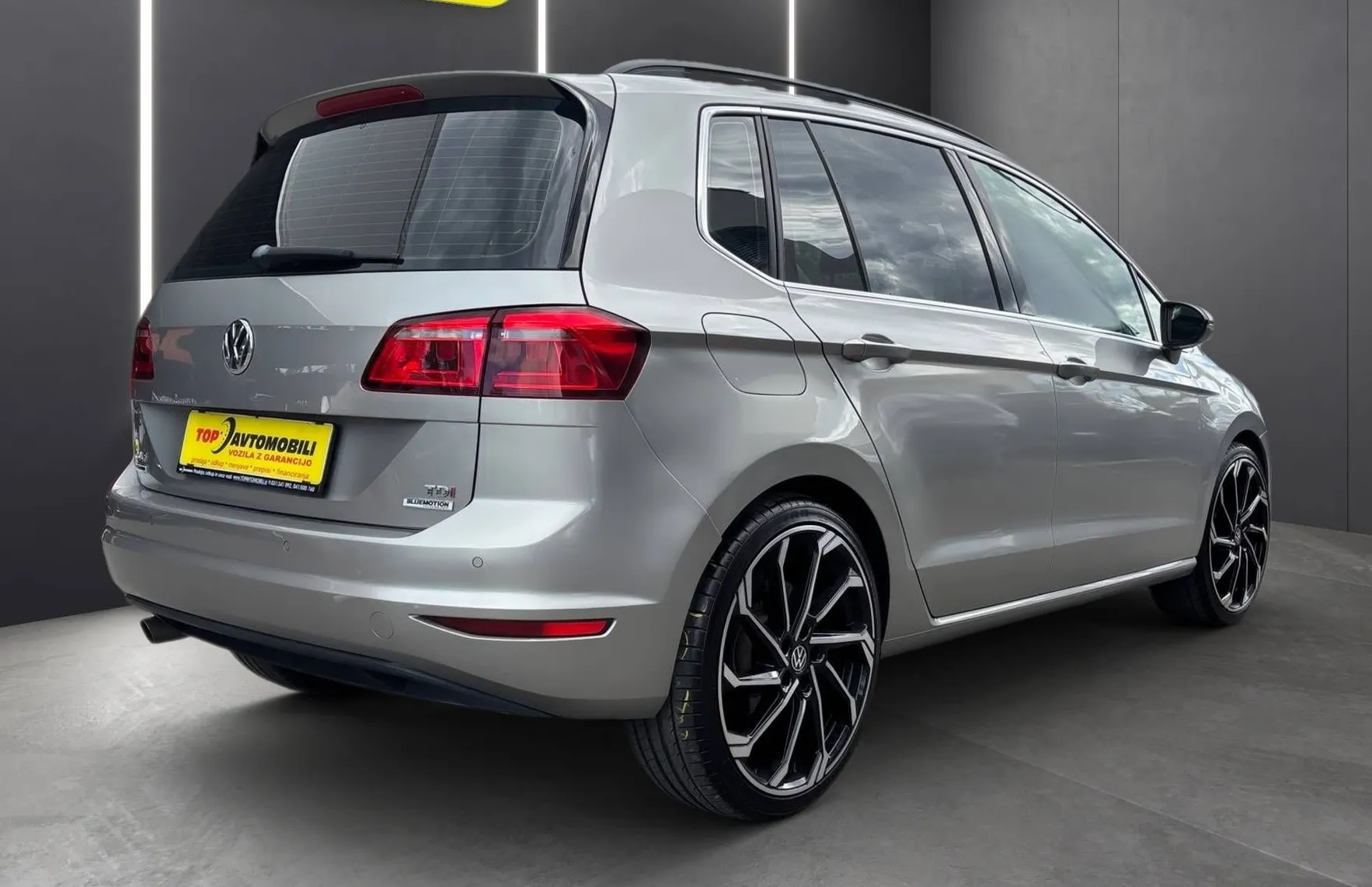 Zunanja slika - VW Golf - Sportsvan 1.6 TDI SLO XENON NAVI 1.LASTNIK PDC KAMERA - 8