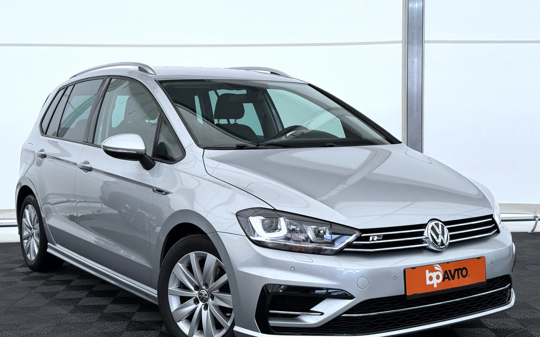 Zunanja slika - Volkswagen Golf - Sportsvan 1,6 TDI BMT R-Line Edition - 2