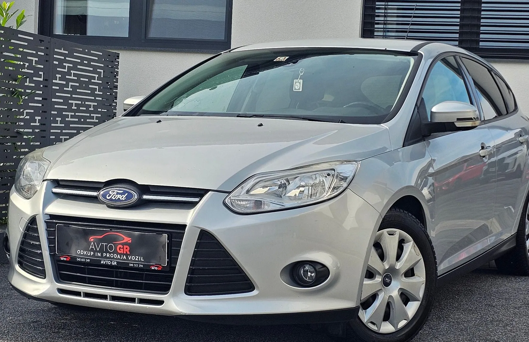 Zunanja slika - Ford Focus - 1.6 TDCi.Trend ECOnetic-VINJETA-ZIM.GUME DARILO - 13