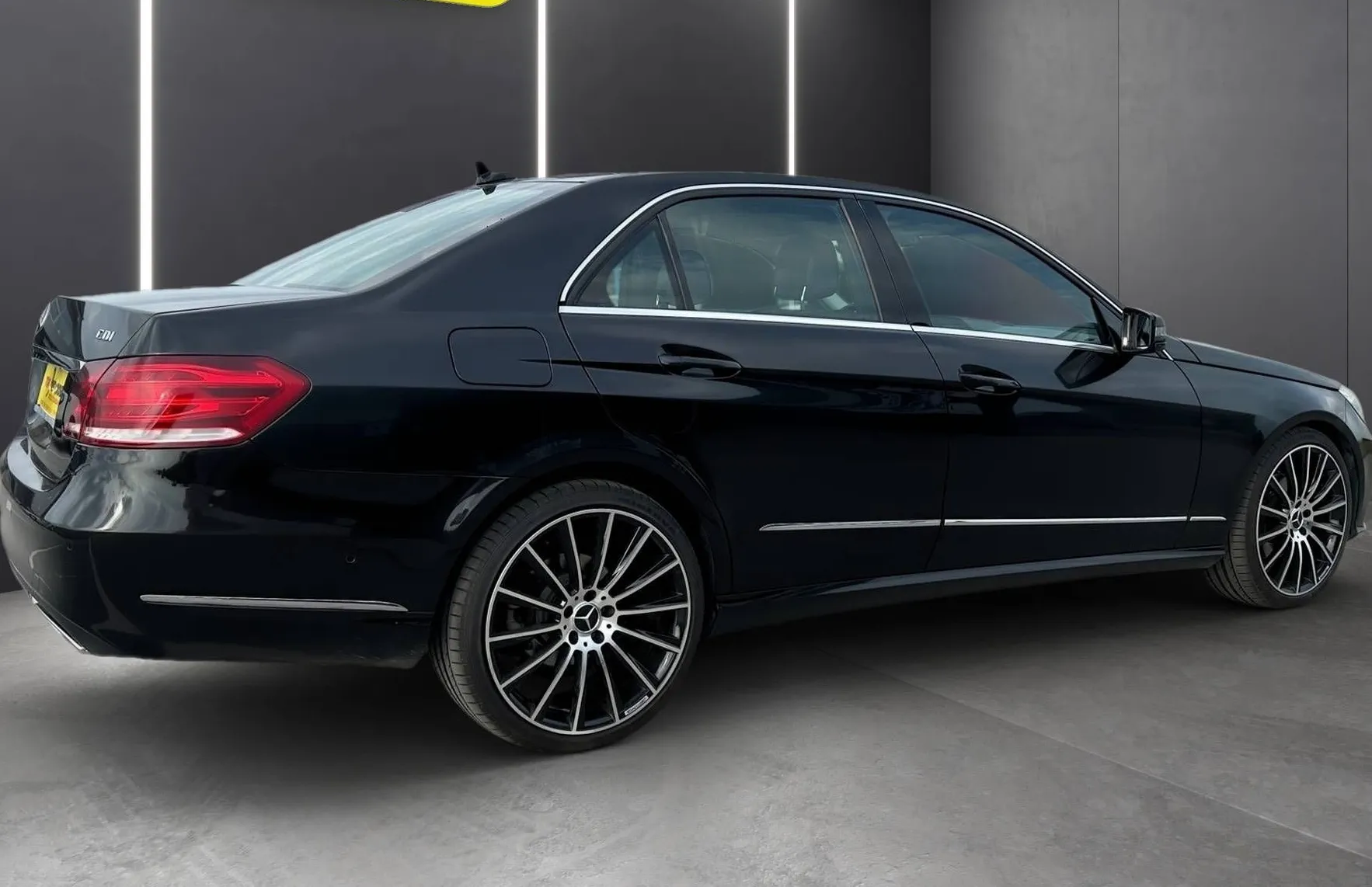 Zunanja slika - Mercedes-Benz E-Razred - 250 CDI SLOVENSKO VOZILO NAVI PDC TEMPOMAT TOP - 9