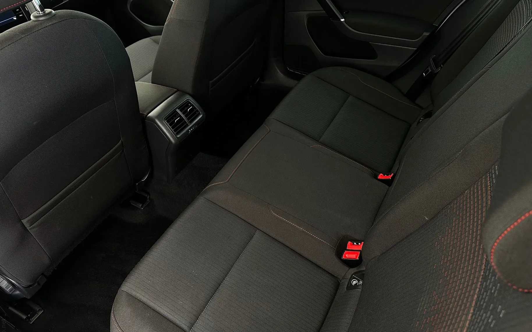 Notranja slika - VW Golf - 2.0TDI-SOUND-2XLED-2XPDC-ACC-NA OBROKE - 10