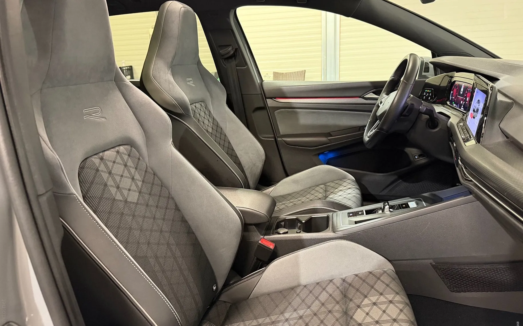 Notranja slika - VW Golf Variant - 2.0 TDI R-LINE-VIRTUAL-PANORAMA-ACC-IQ-KAMERA-NA.. - 12