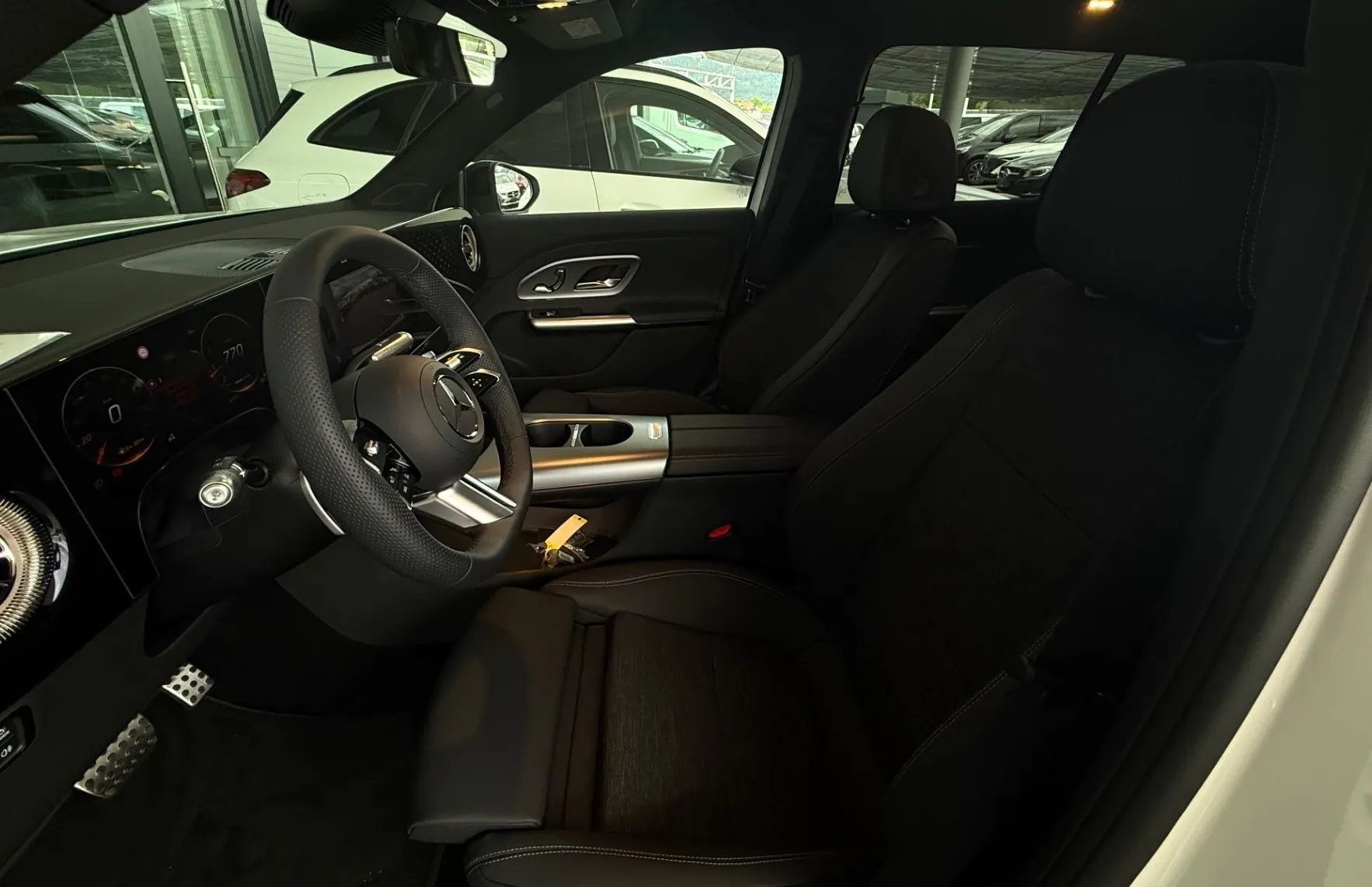 Zunanja slika - Mercedes-Benz GLB-Razred - 220 4MATIC AMG LINE - 11