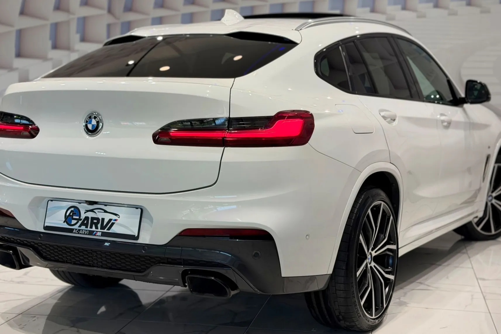 Zunanja slika - BMW X4 - serija : xDrive M40i-RADAR-PANO-KEYLESS-HUD-KAMERA - 4