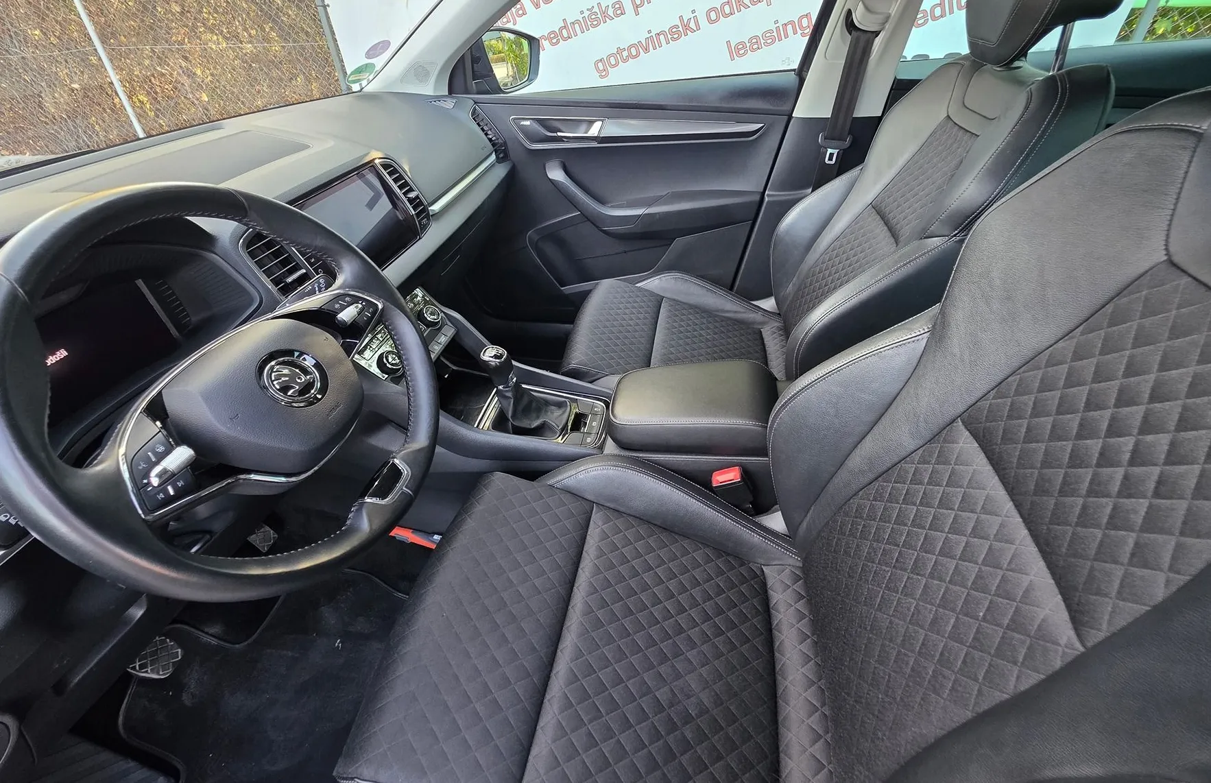 Zunanja slika - Škoda Karoq - 1.0 TSI STYLE LED-VIRTUAL-KAMERA-GRETJE SEDEŽEV - 10