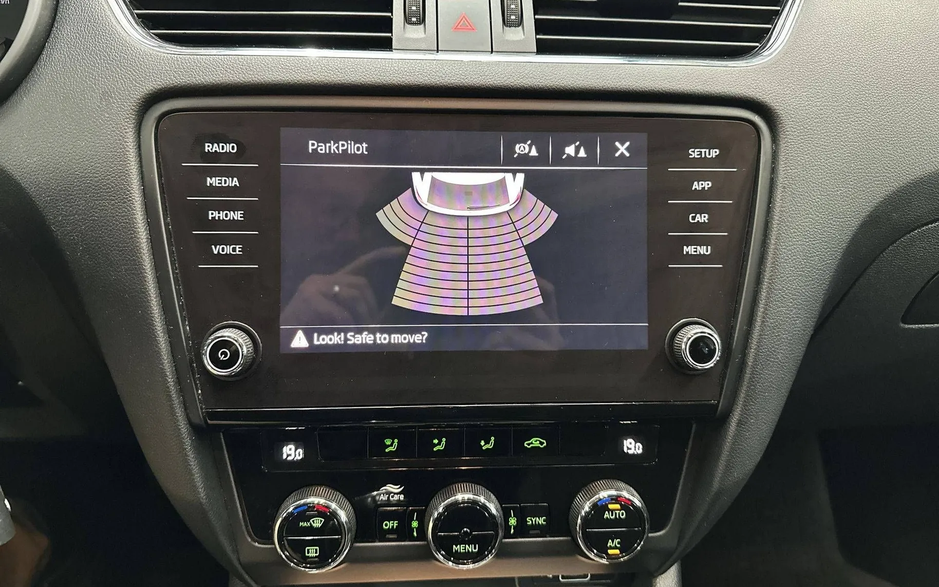 Notranja slika - Škoda Octavia - Combi 1.6 TDI Family... - 17