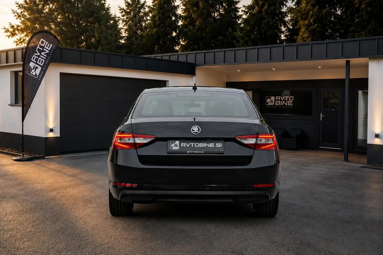 Notranja slika - Škoda Superb - 2.0 TDI DSG•LIMO•ACC•NAVI•KAMERA•KLJUKA•ATRAKTIVEN - 7