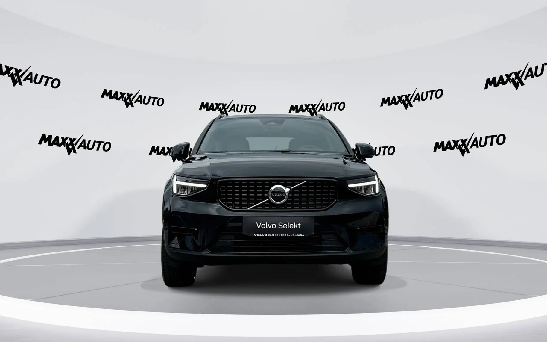 Zunanja slika - Volvo XC40 - B3 P Plus Dark Avt. - 2