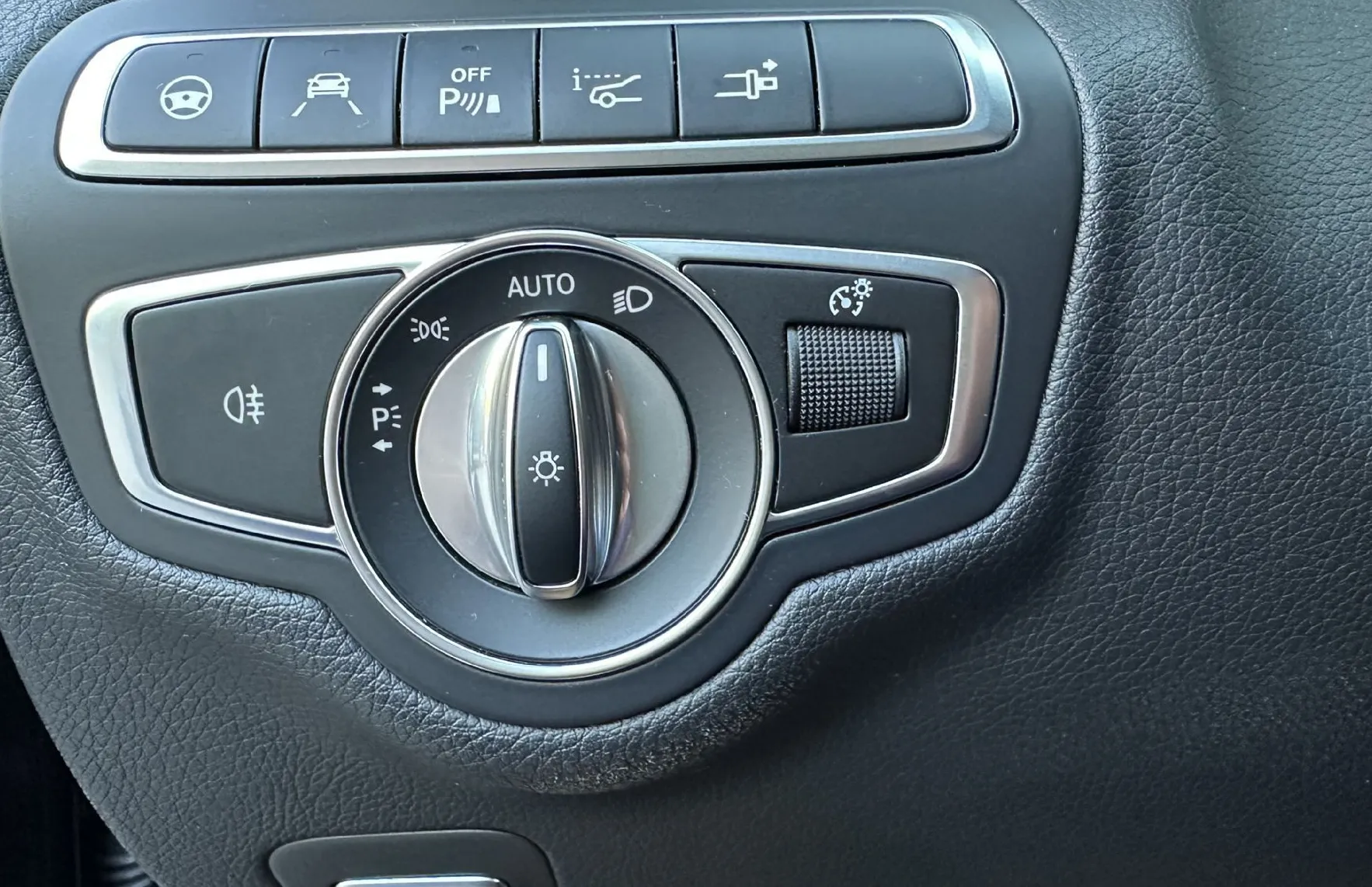Zunanja slika - Mercedes-Benz C-Razred - Mercedes-AMG C63-HUD-VENTILACIJA-MULTI.LED-KEYLESS - 16