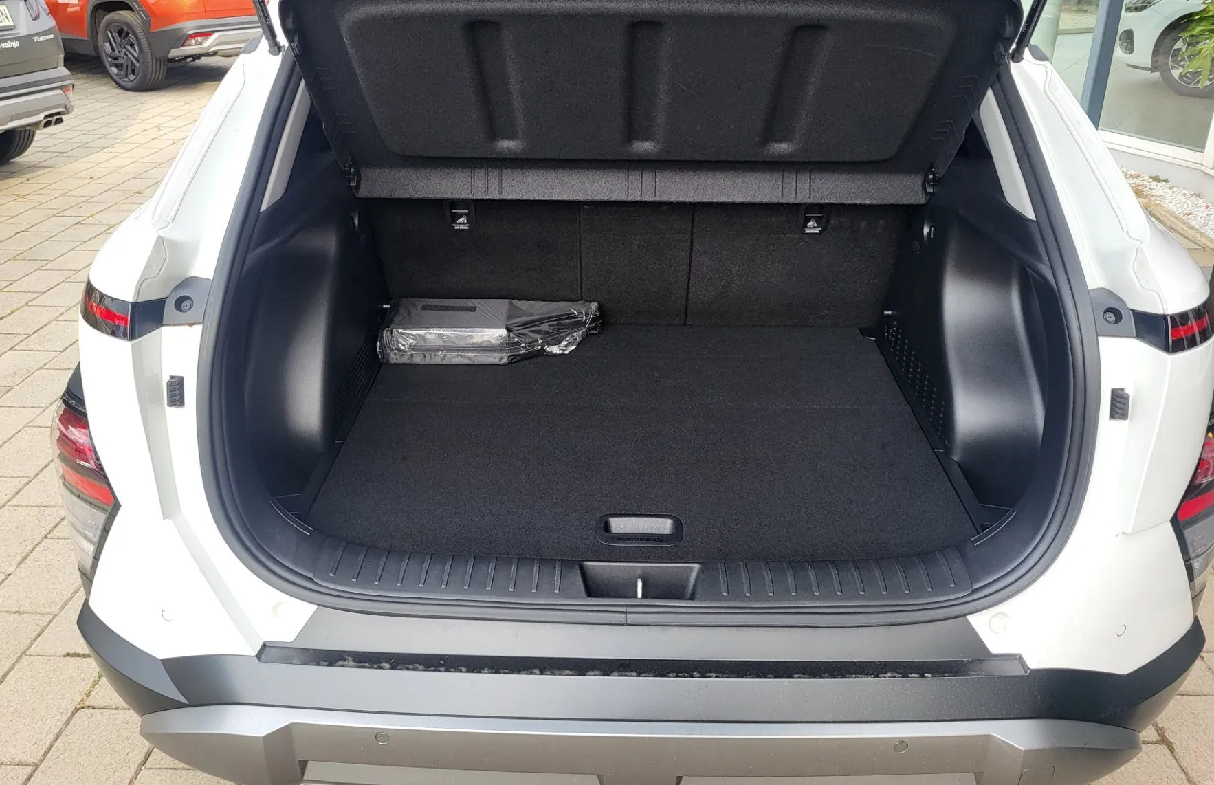 Zunanja slika - Hyundai Kona - 1.6 T-GDI Premium AUT-slo-1last-tov.garan-navi-alu - 17