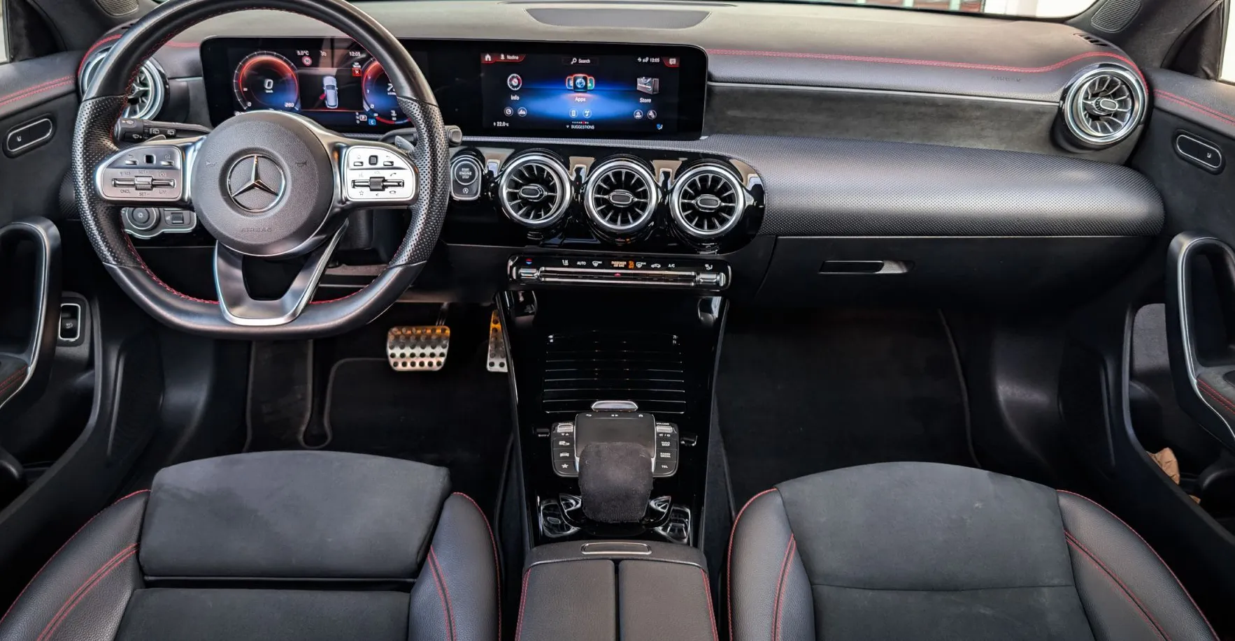 Zunanja slika - Mercedes-Benz CLA-Razred - CLA Shooting Brake CLA 200 AMGLine LED kamera Ambient. Keyless - 10
