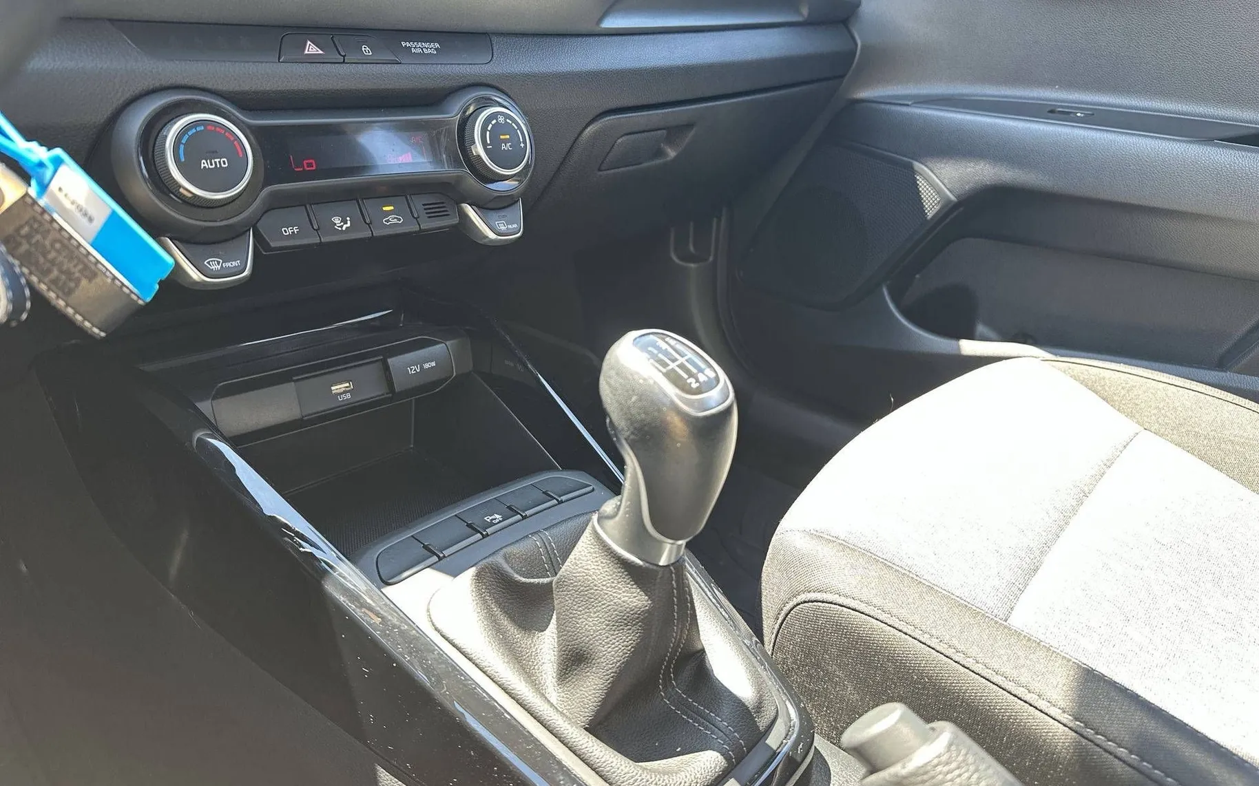 Notranja slika - KIA Stonic - 1.0 T-GDi LX Urban ISG - 32