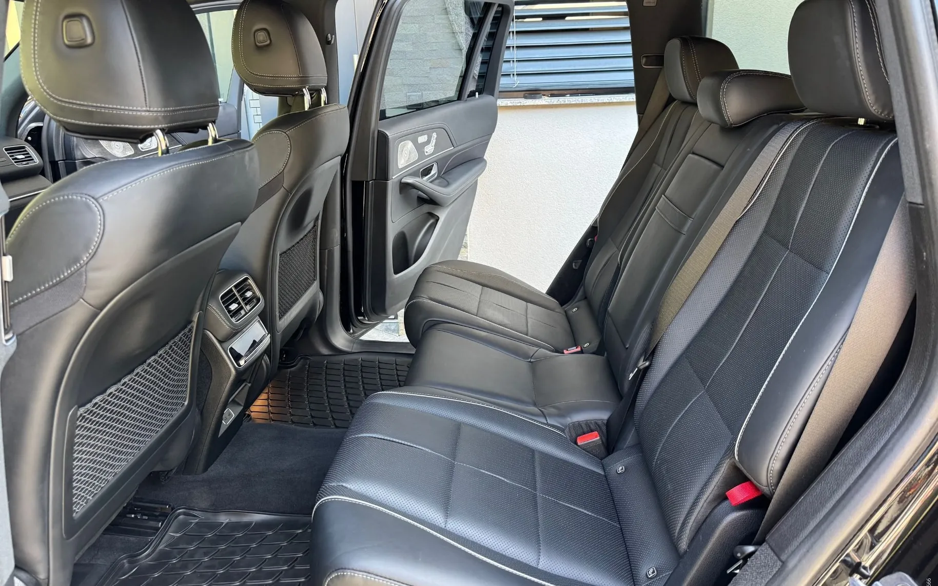 Notranja slika - Mercedes-Benz GLS-Razred - GLS 450 d 4MATIC AMG -MASAŽA-HLAJENJE SED-ZRAČNO-. - 11