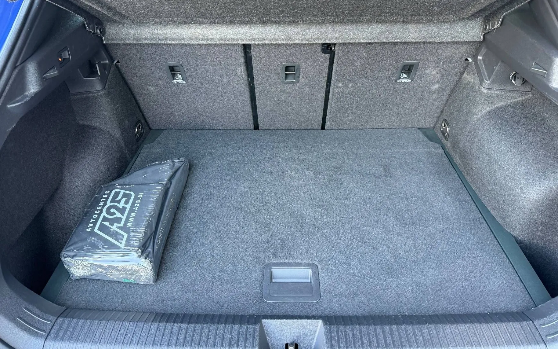 Notranja slika - Volkswagen T-Roc - 1.5 eTSI R-Line DSG-Vlečna kljuka-Harman Kardon... - 11