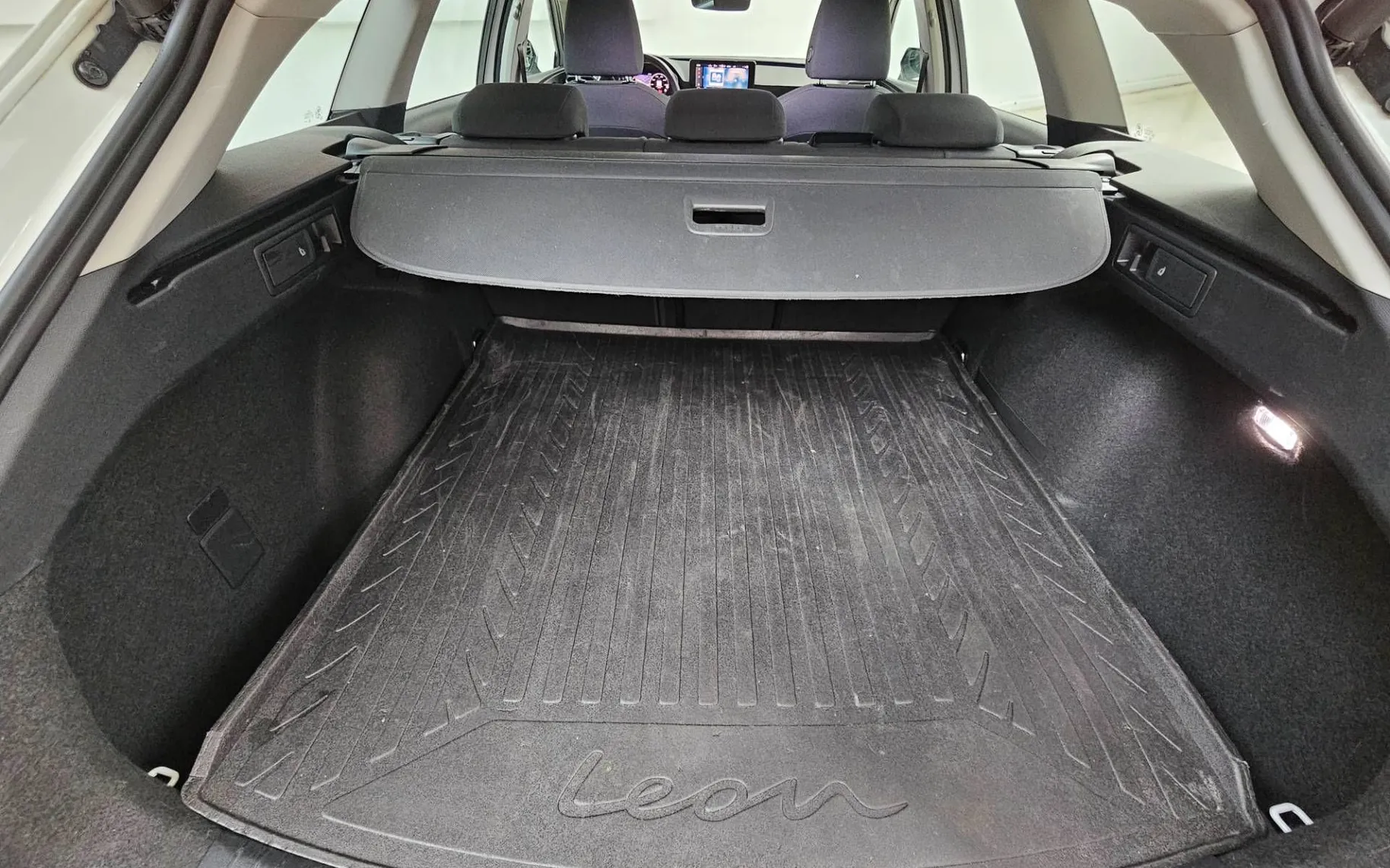 Notranja slika - Seat Leon - ST 2.0 TDI Style DSG - 10